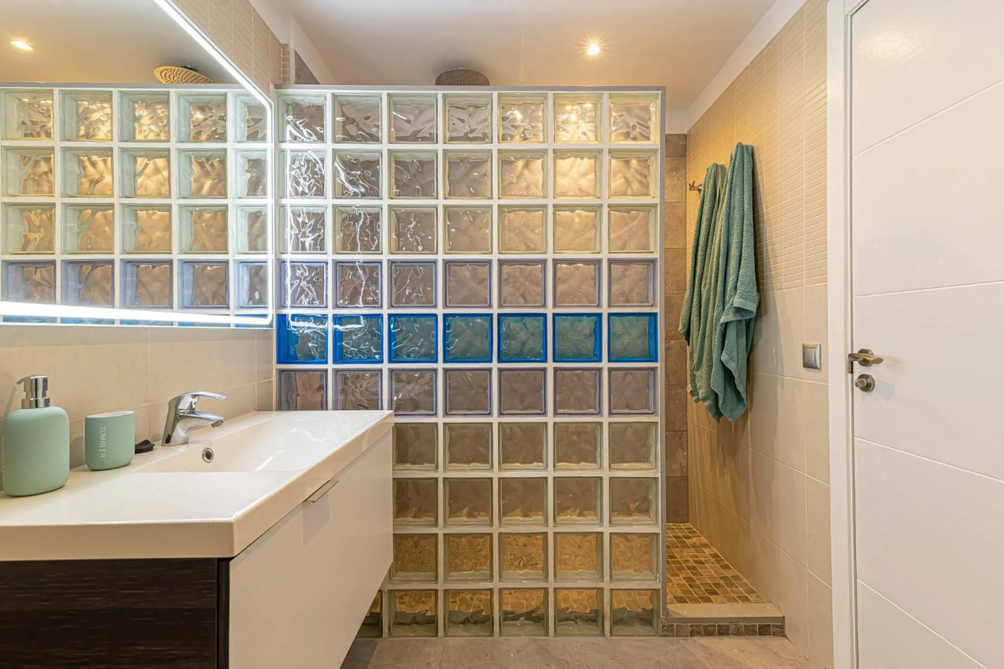 Bathroom in GO2TENERIFE Apart'Madera Terrace, Swimming pool & Parking