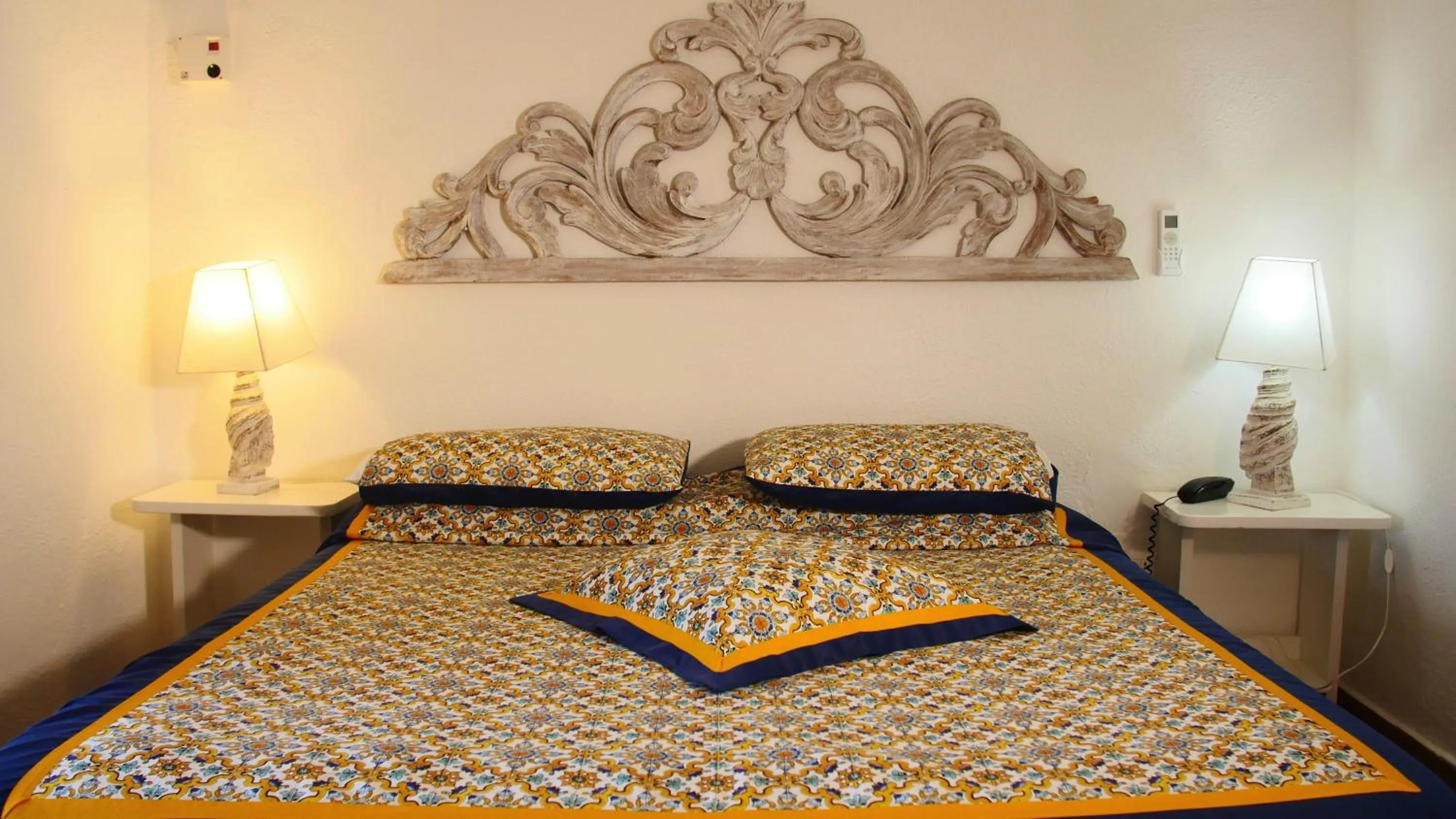 Bed in La Piazza Luxury Hotel & Spa