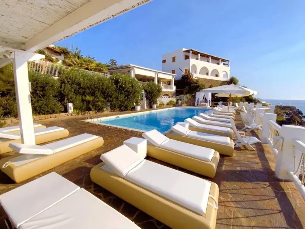 Swimming Pool in Hotel La Piazza