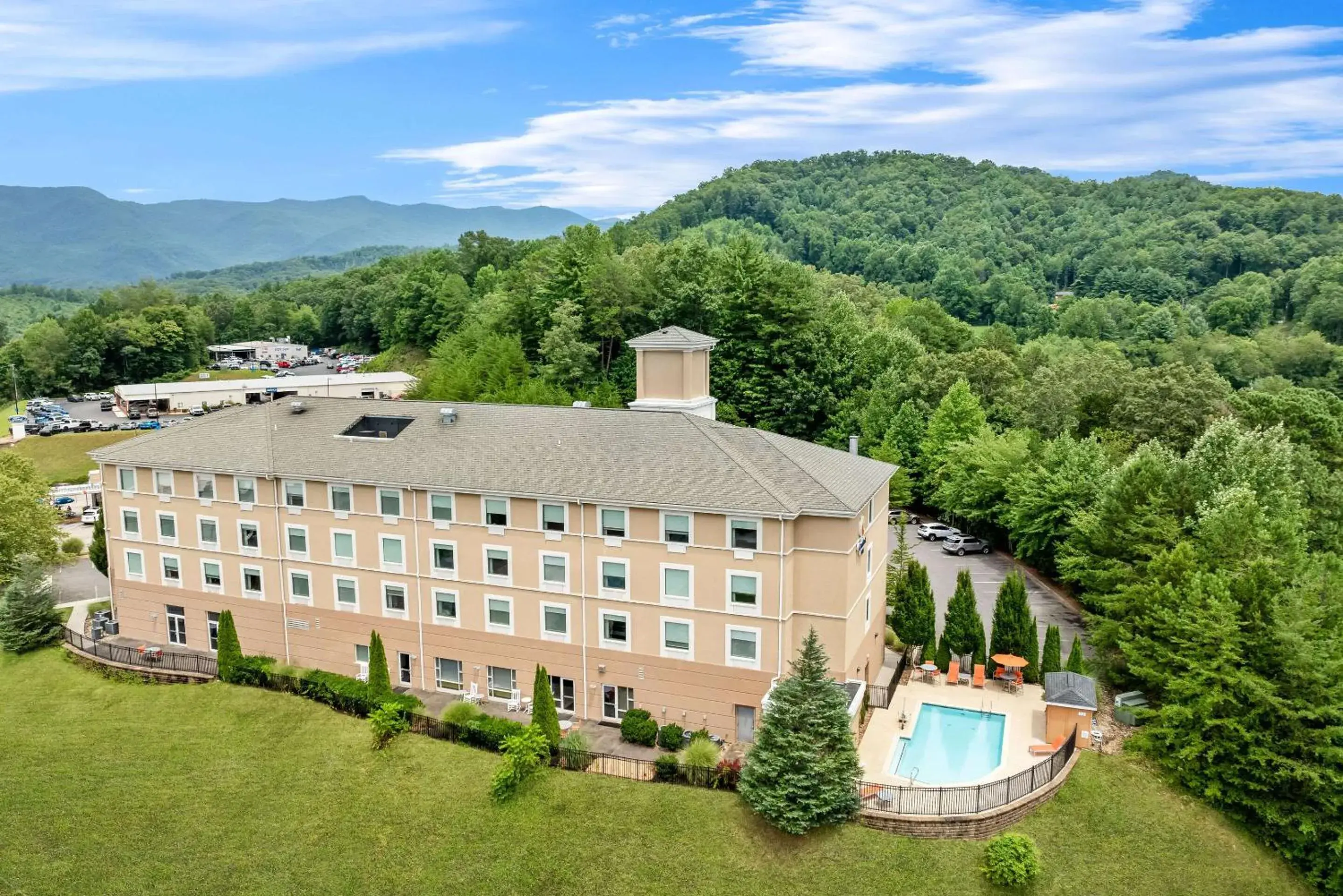 Property building in Comfort Inn Sylva - Cullowhee Property building in Comfort Inn Sylva - Cullowhee