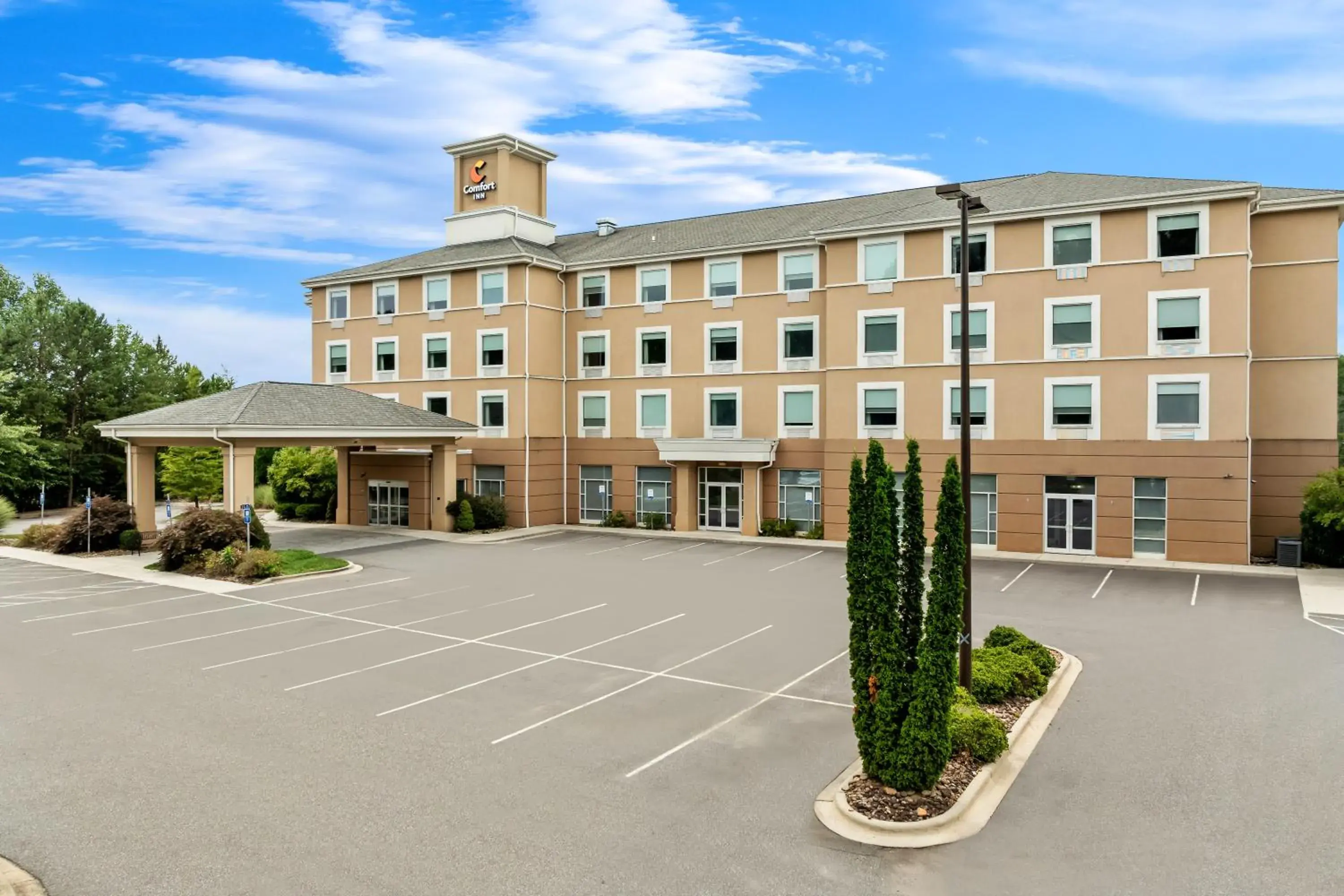 Property building in Comfort Inn Sylva - Cullowhee Property building in Comfort Inn Sylva - Cullowhee