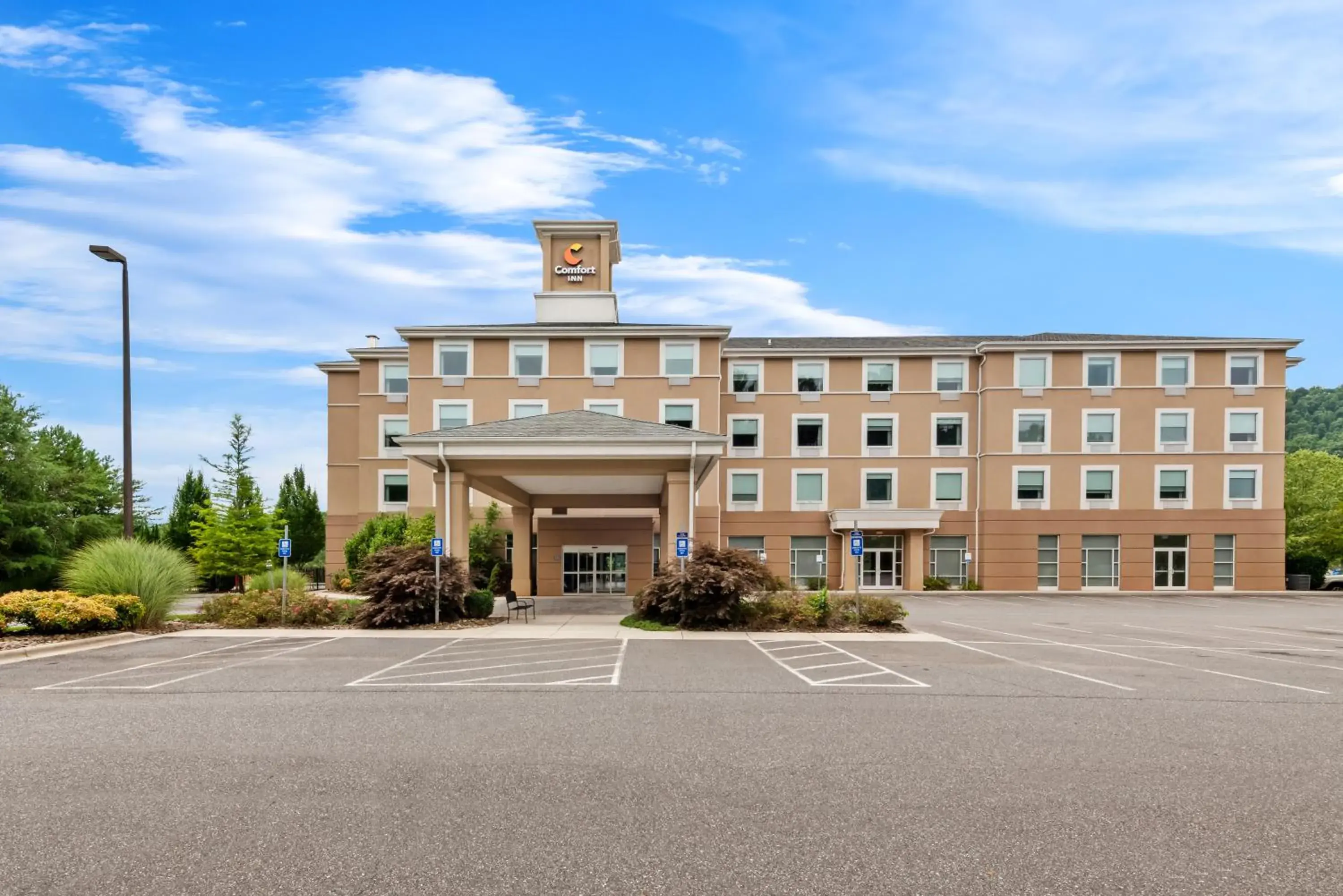 Property building in Comfort Inn Sylva - Cullowhee Property building in Comfort Inn Sylva - Cullowhee
