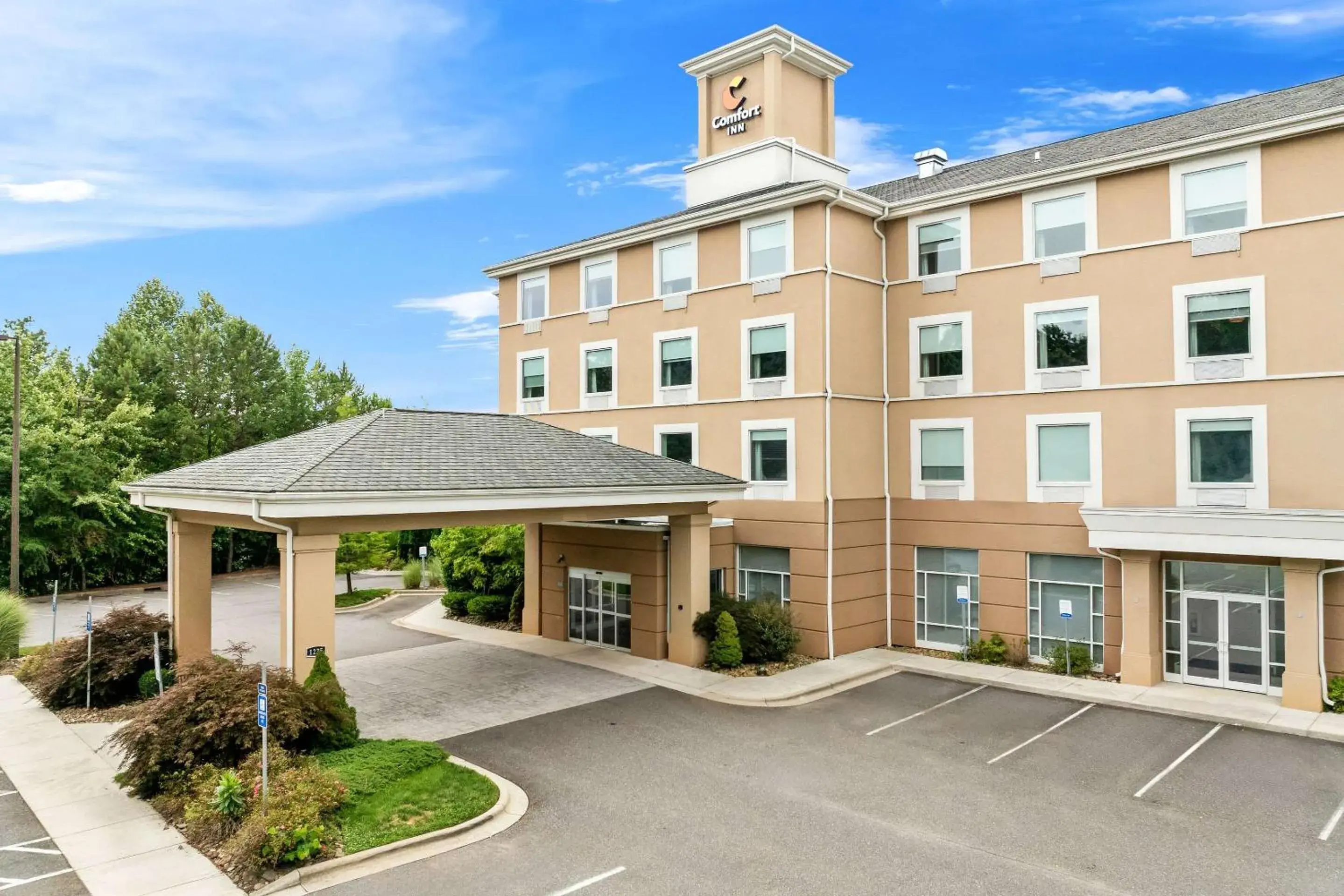 Property building in Comfort Inn Sylva - Cullowhee Property building in Comfort Inn Sylva - Cullowhee