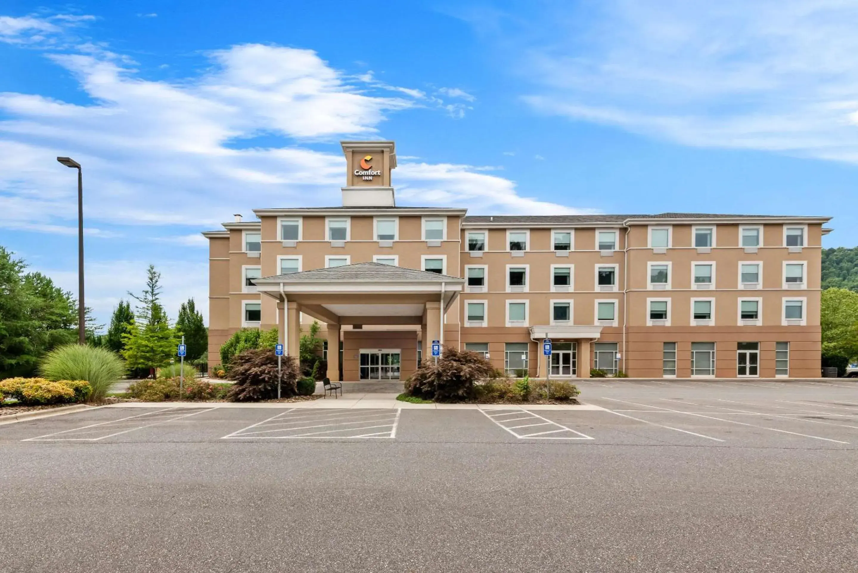 Property building in Comfort Inn Sylva - Cullowhee Property building in Comfort Inn Sylva - Cullowhee