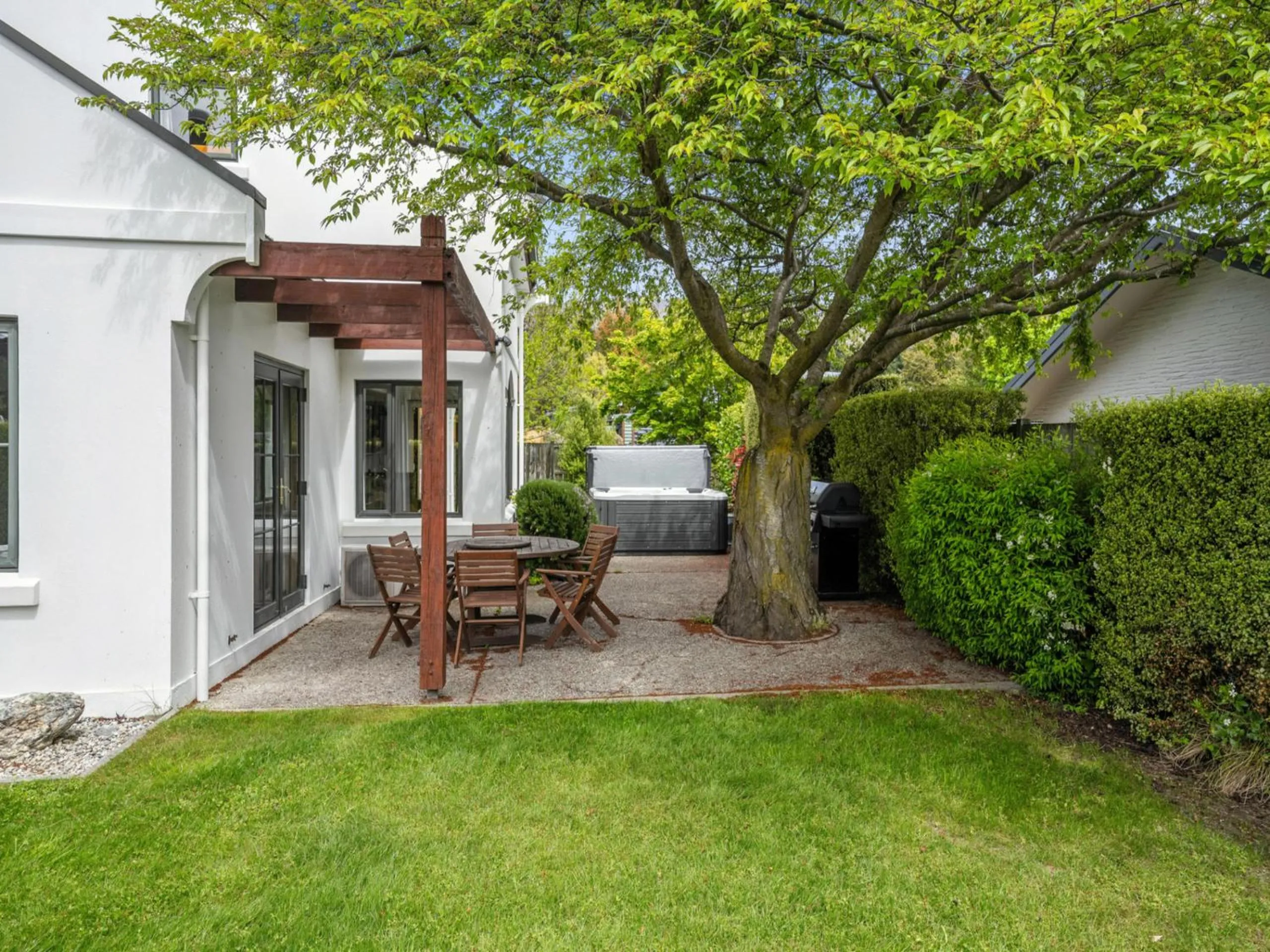 Kokomea House - Wanaka Holiday Home