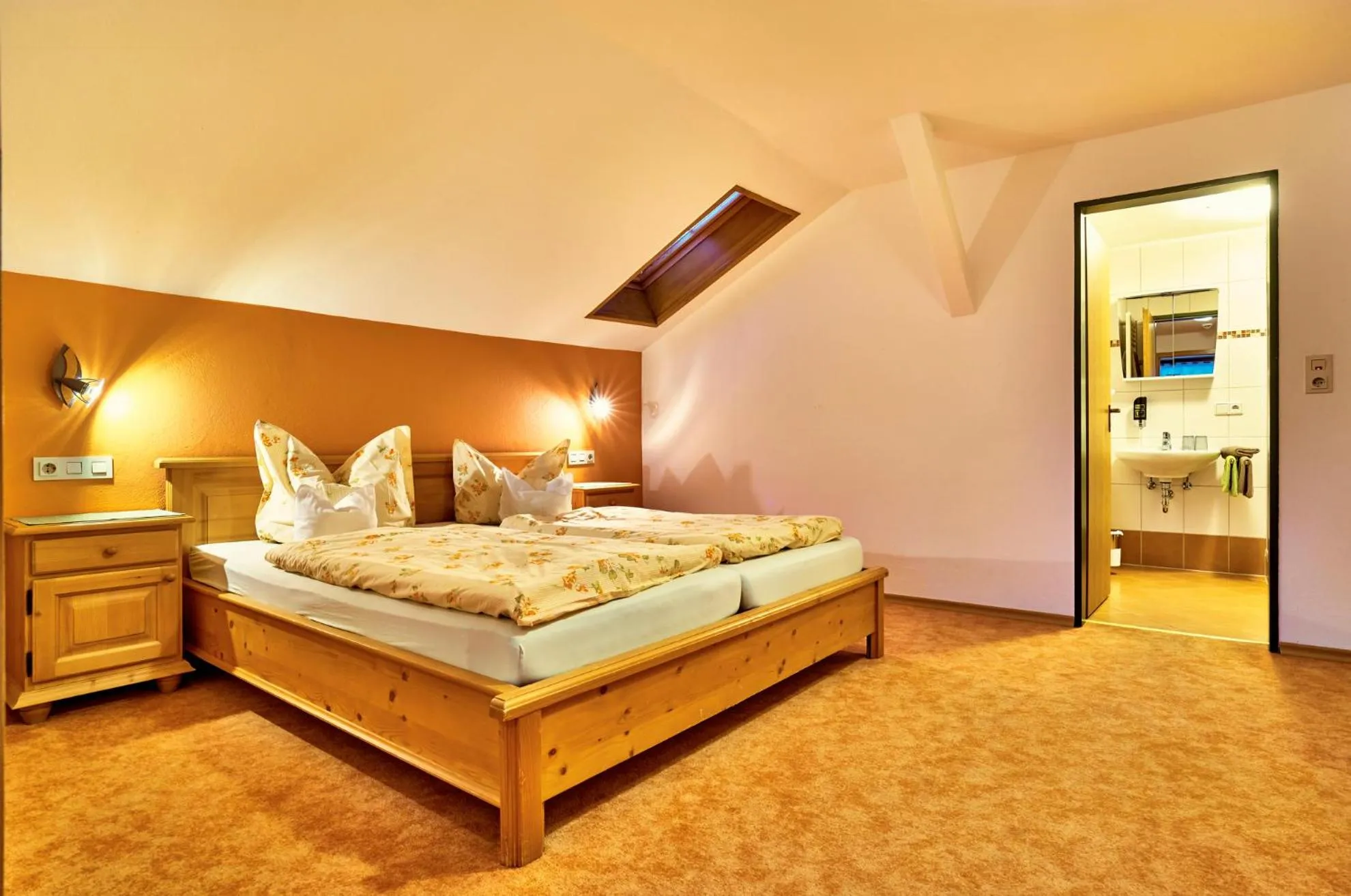 Photo of the whole room, Bed in Rehwinkel