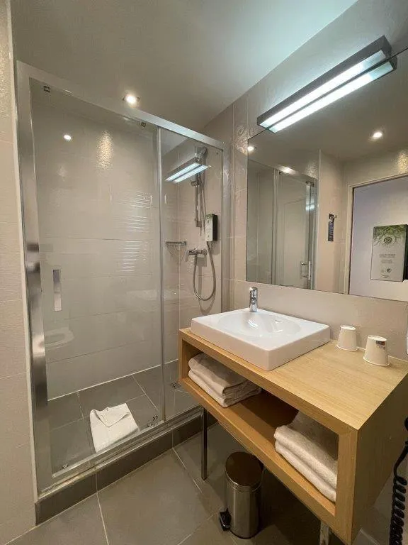 Property building in Kyriad Paris 18 - Porte de Clignancourt - Montmartre