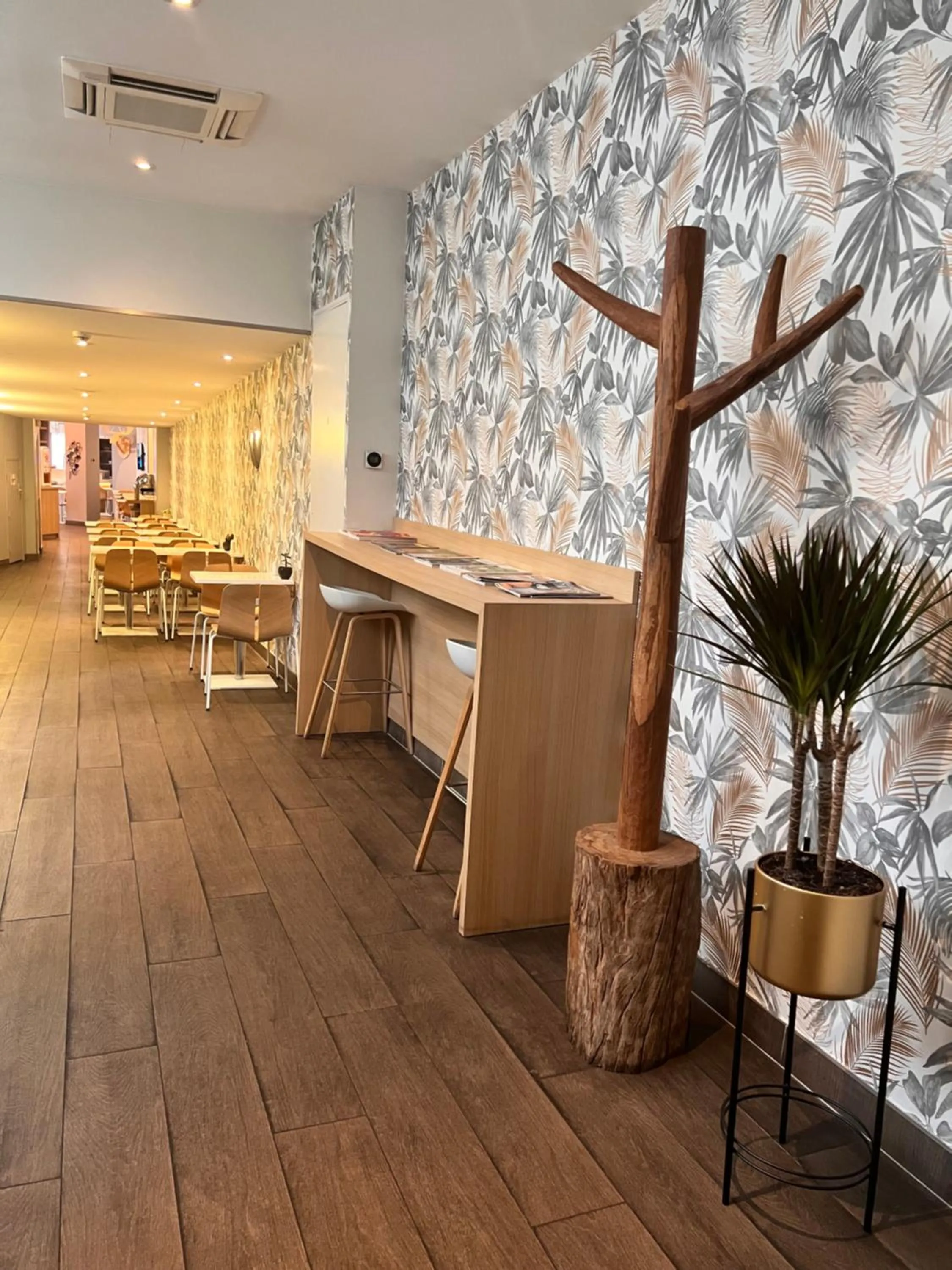 Property building in Kyriad Paris 18 - Porte de Clignancourt - Montmartre