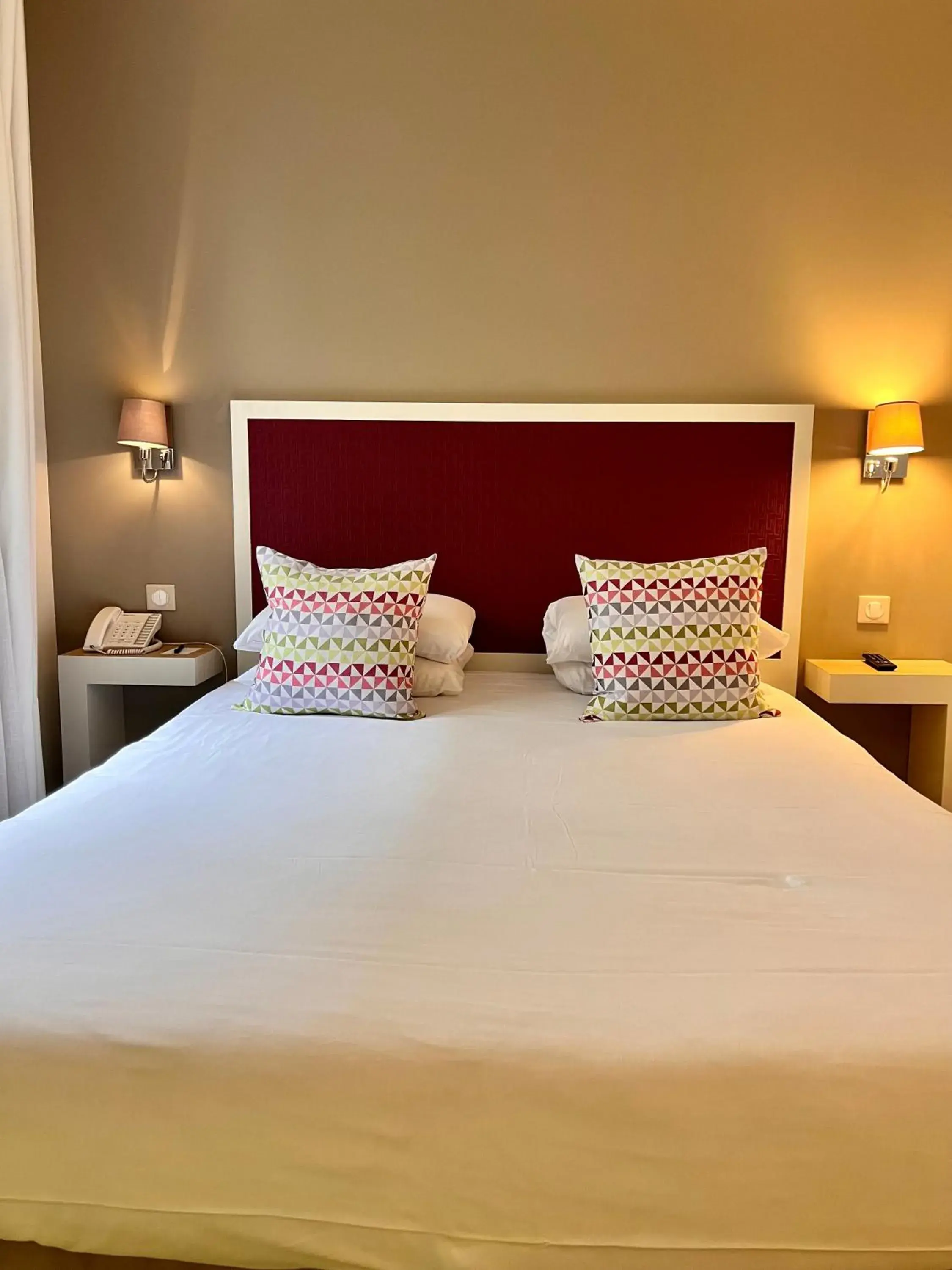 Property building, Bed in Kyriad Paris 18 - Porte de Clignancourt - Montmartre Property building, Bed in Kyriad Paris 18 - Porte de Clignancourt - Montmartre