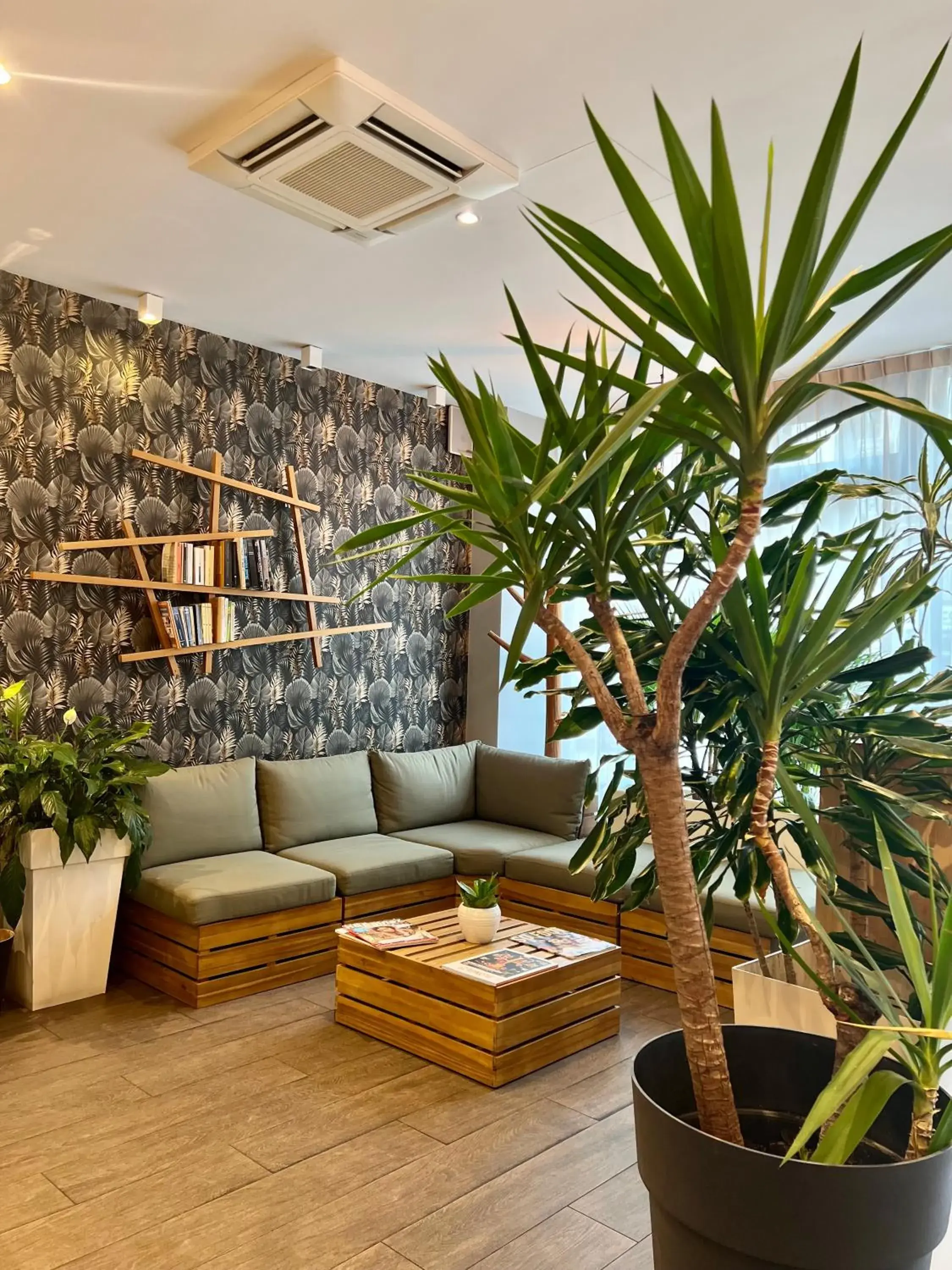 Property building in Kyriad Paris 18 - Porte de Clignancourt - Montmartre Property building in Kyriad Paris 18 - Porte de Clignancourt - Montmartre