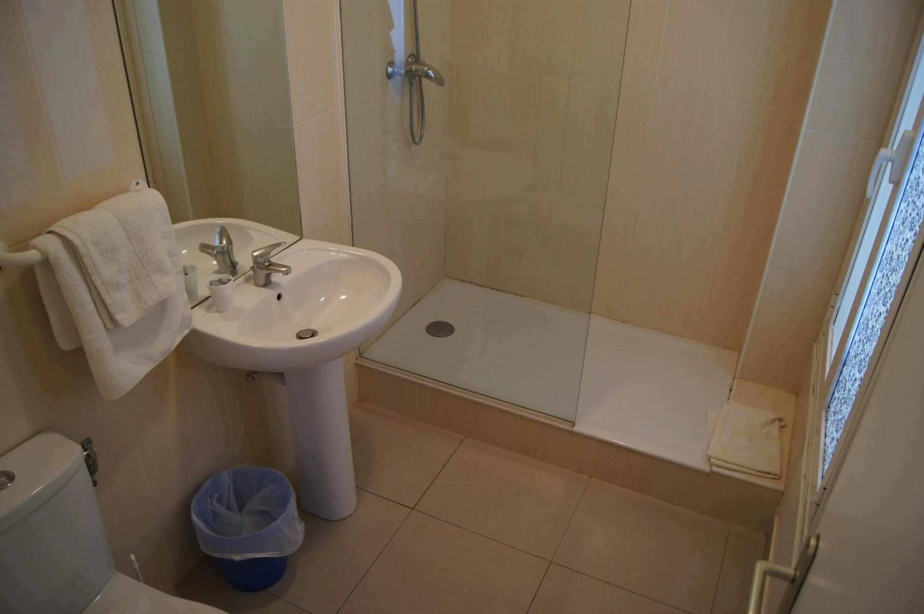 Bathroom in Hôtel Moderne