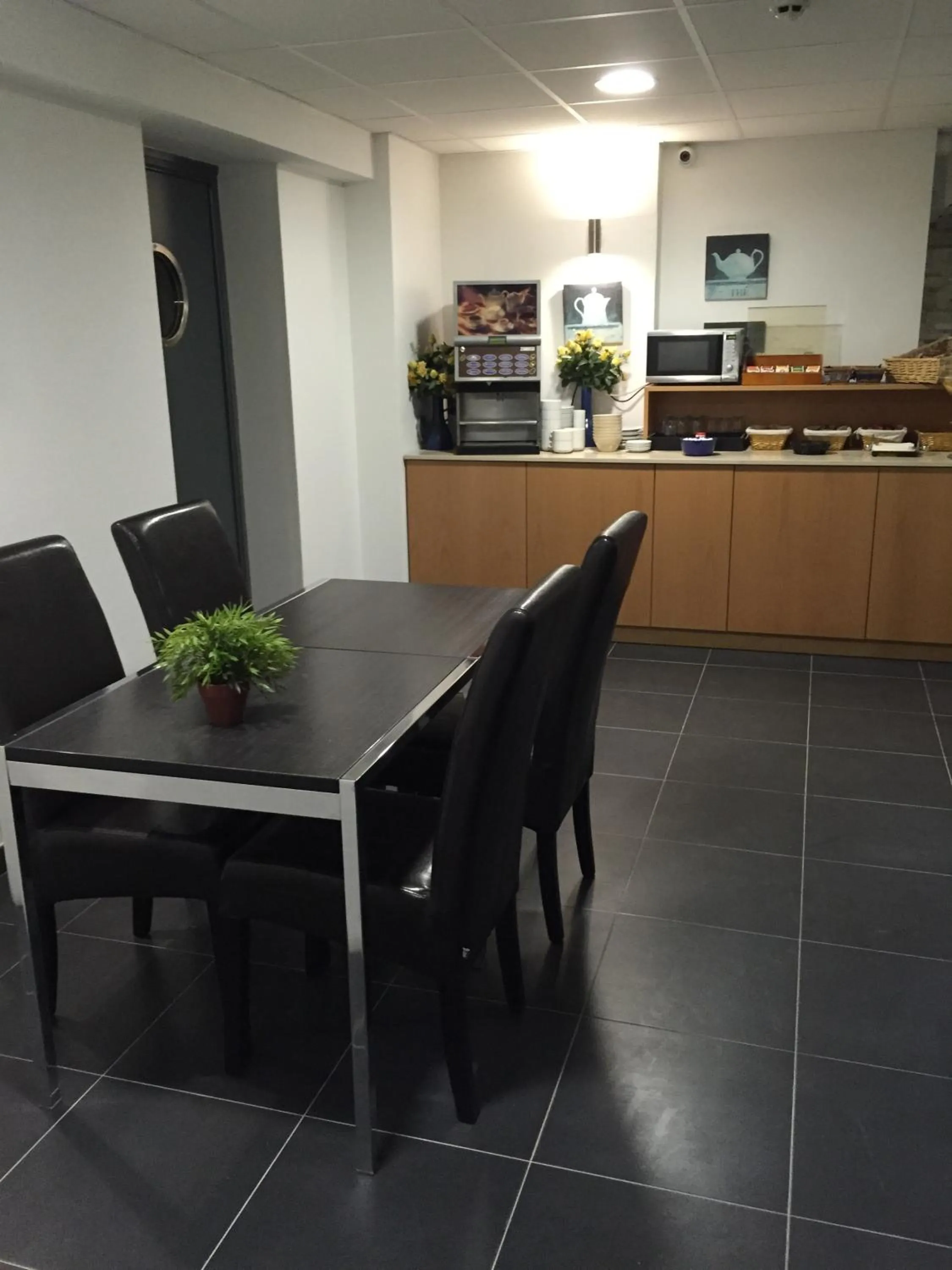 Restaurant/places to eat in Hôtel Moderne