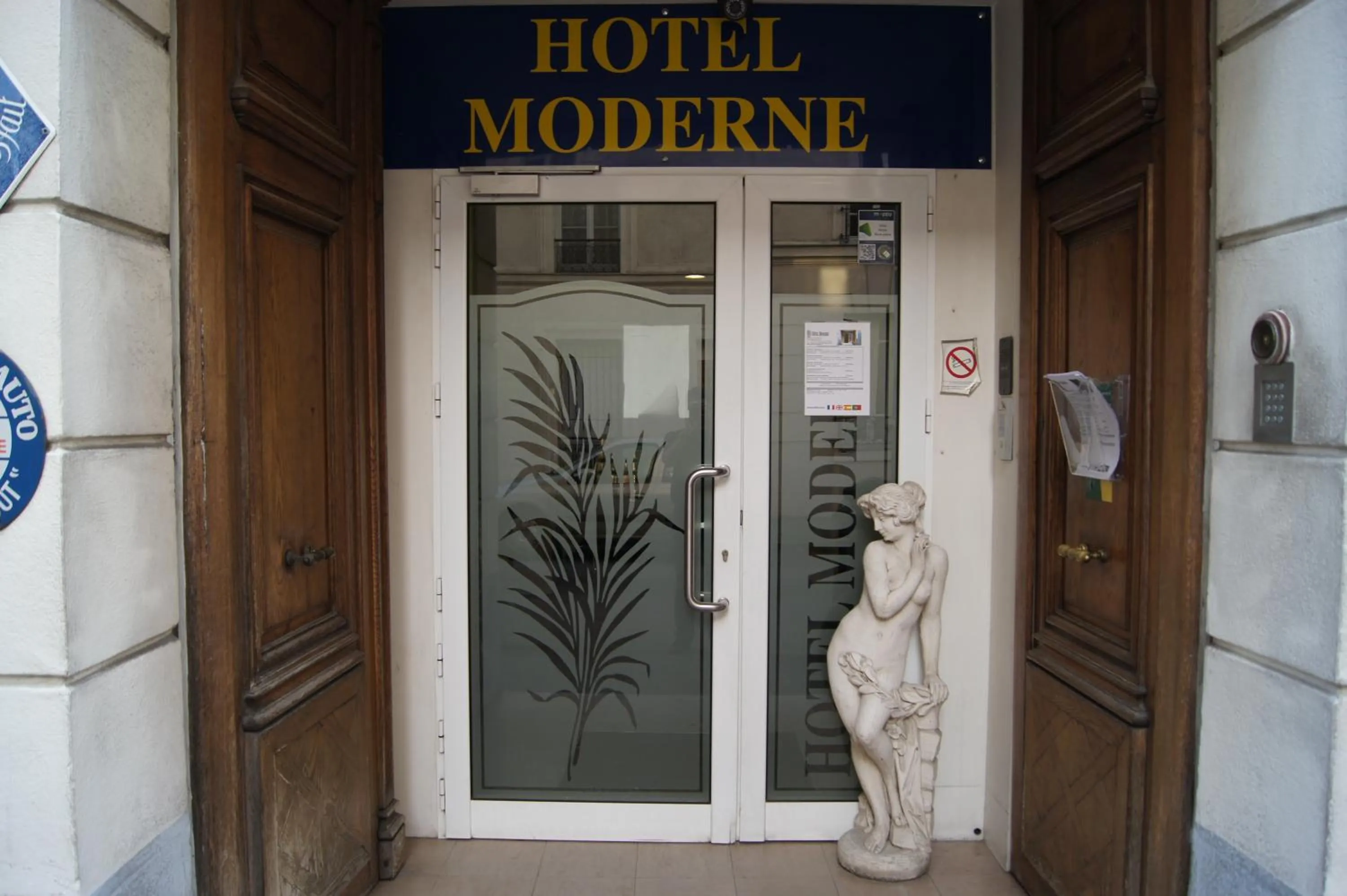 Facade/entrance in Hôtel Moderne