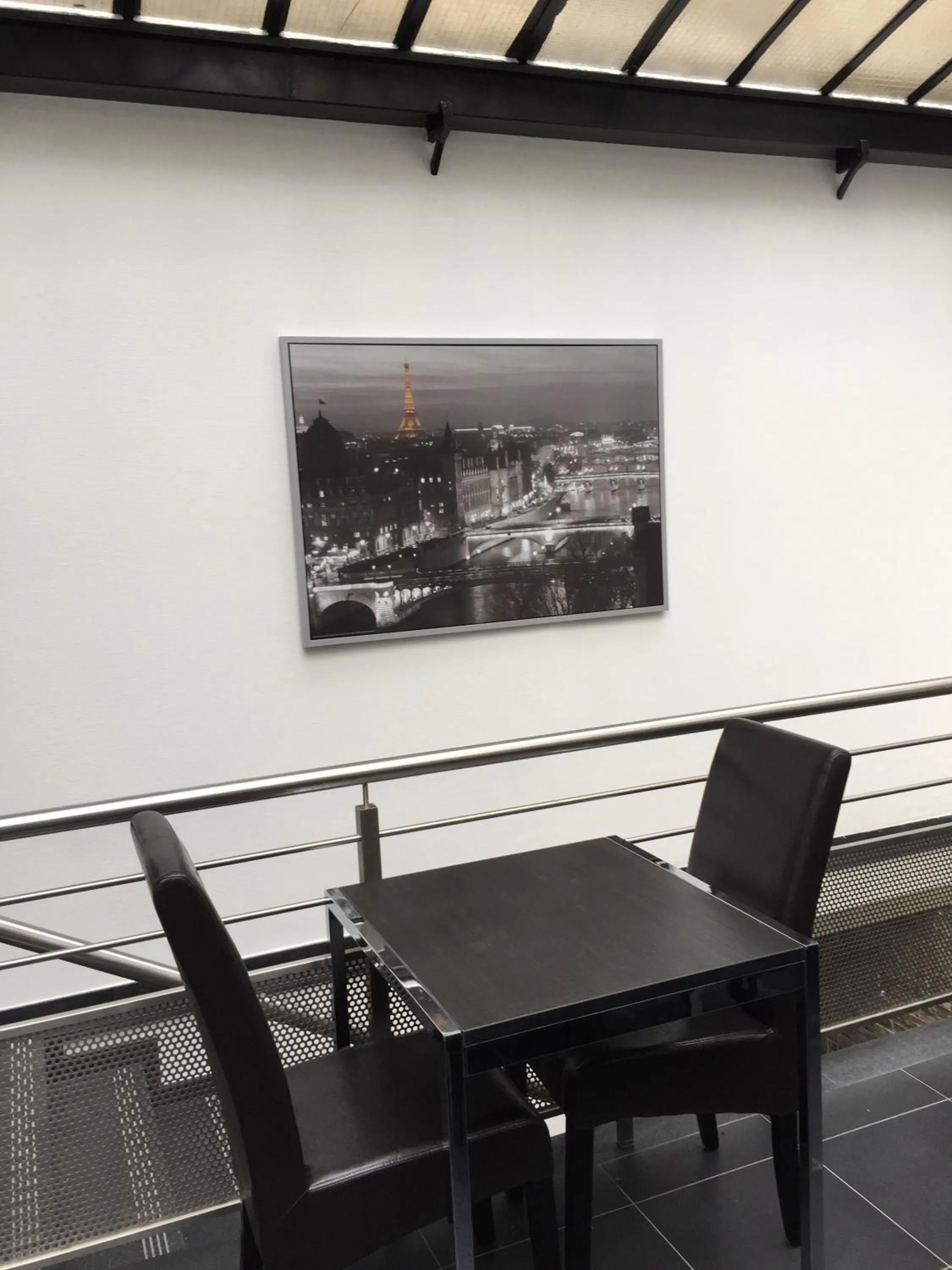 Restaurant/places to eat in Hôtel Moderne