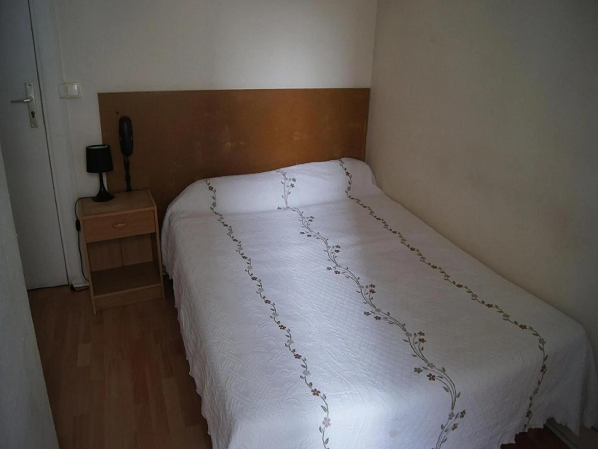 Bed in Hôtel Moderne