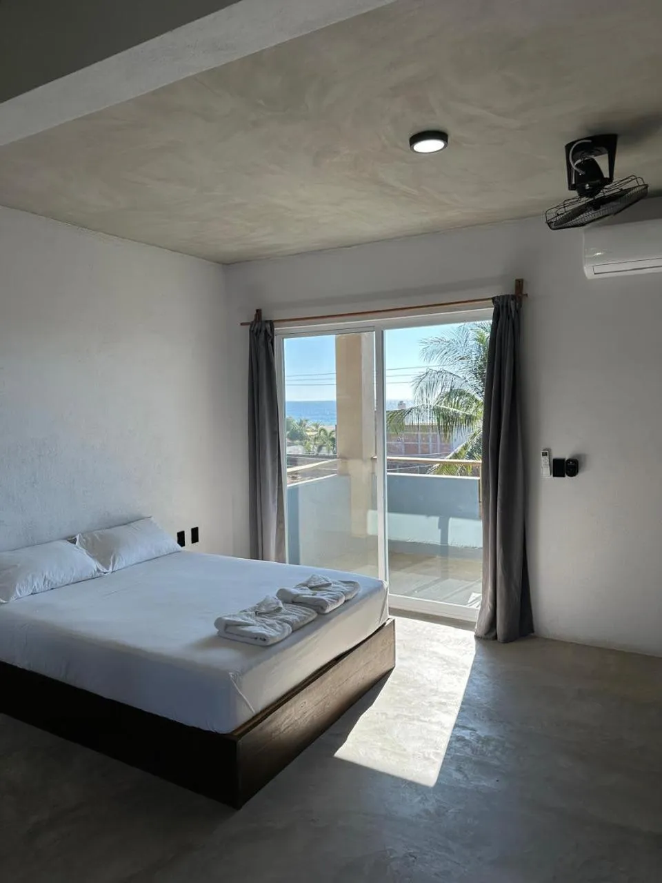 Bedroom, Bed in Straw Hat Surf Hostel & Bar