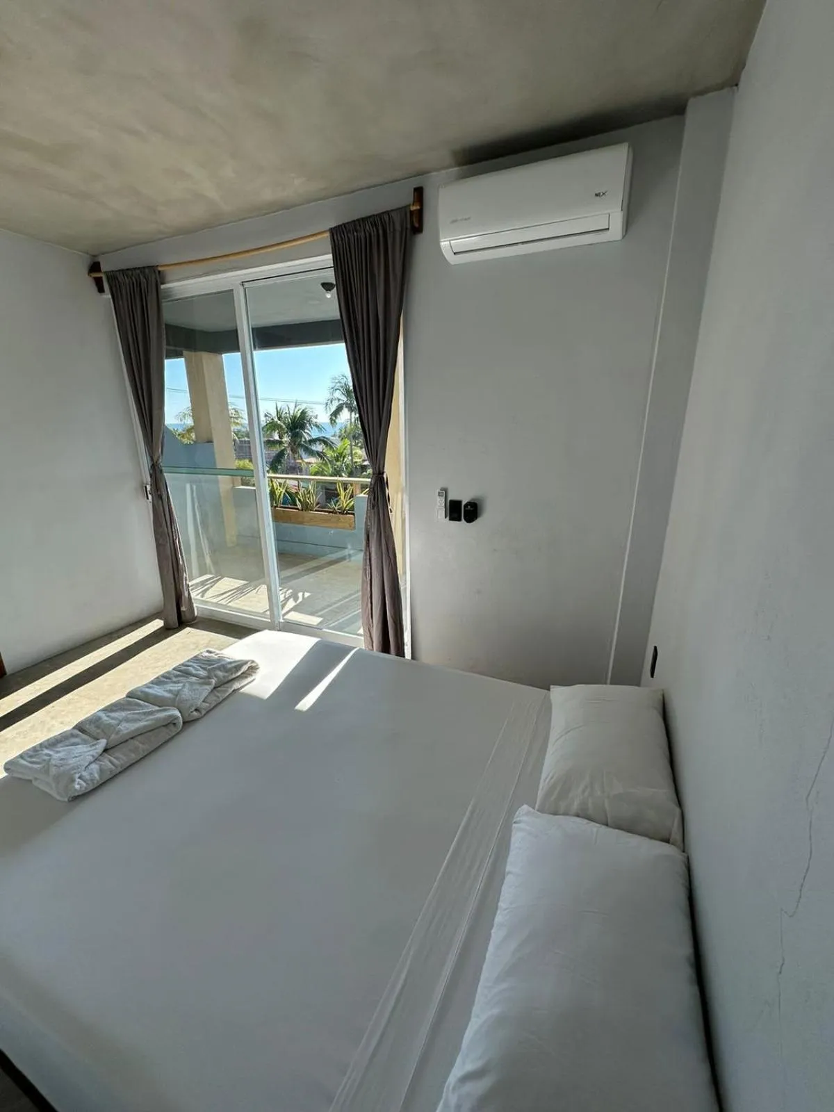 Bedroom, Bed in Straw Hat Surf Hostel & Bar