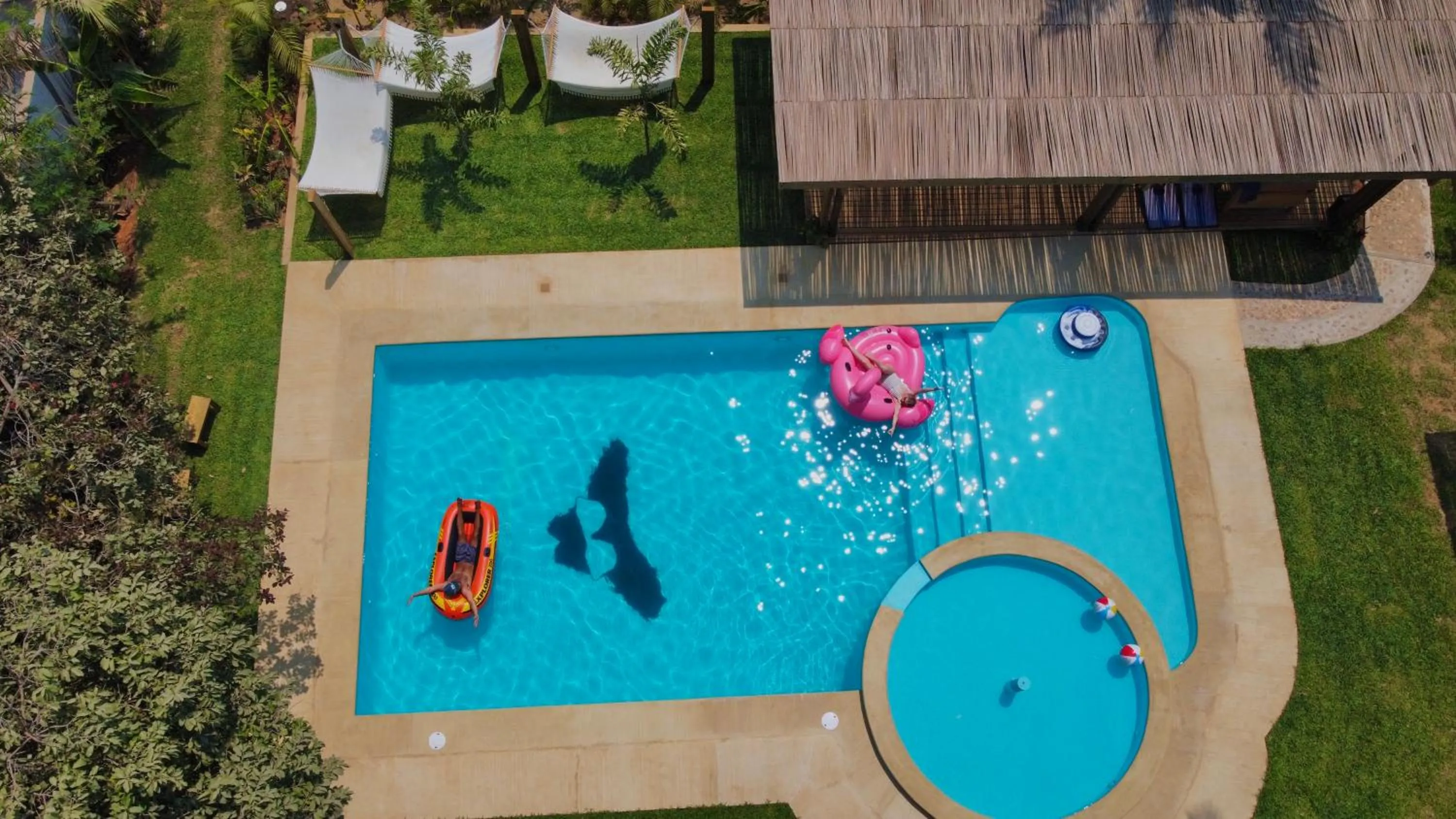 Swimming pool in Straw Hat Surf Hostel & Bar