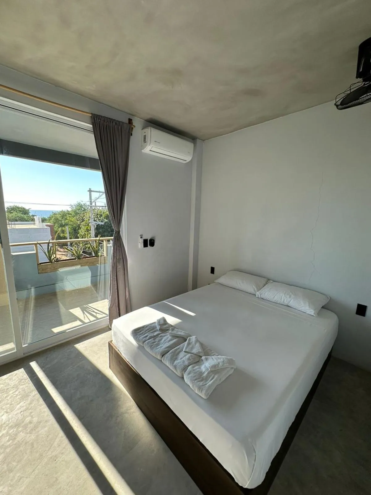 Bedroom, Bed in Straw Hat Surf Hostel & Bar