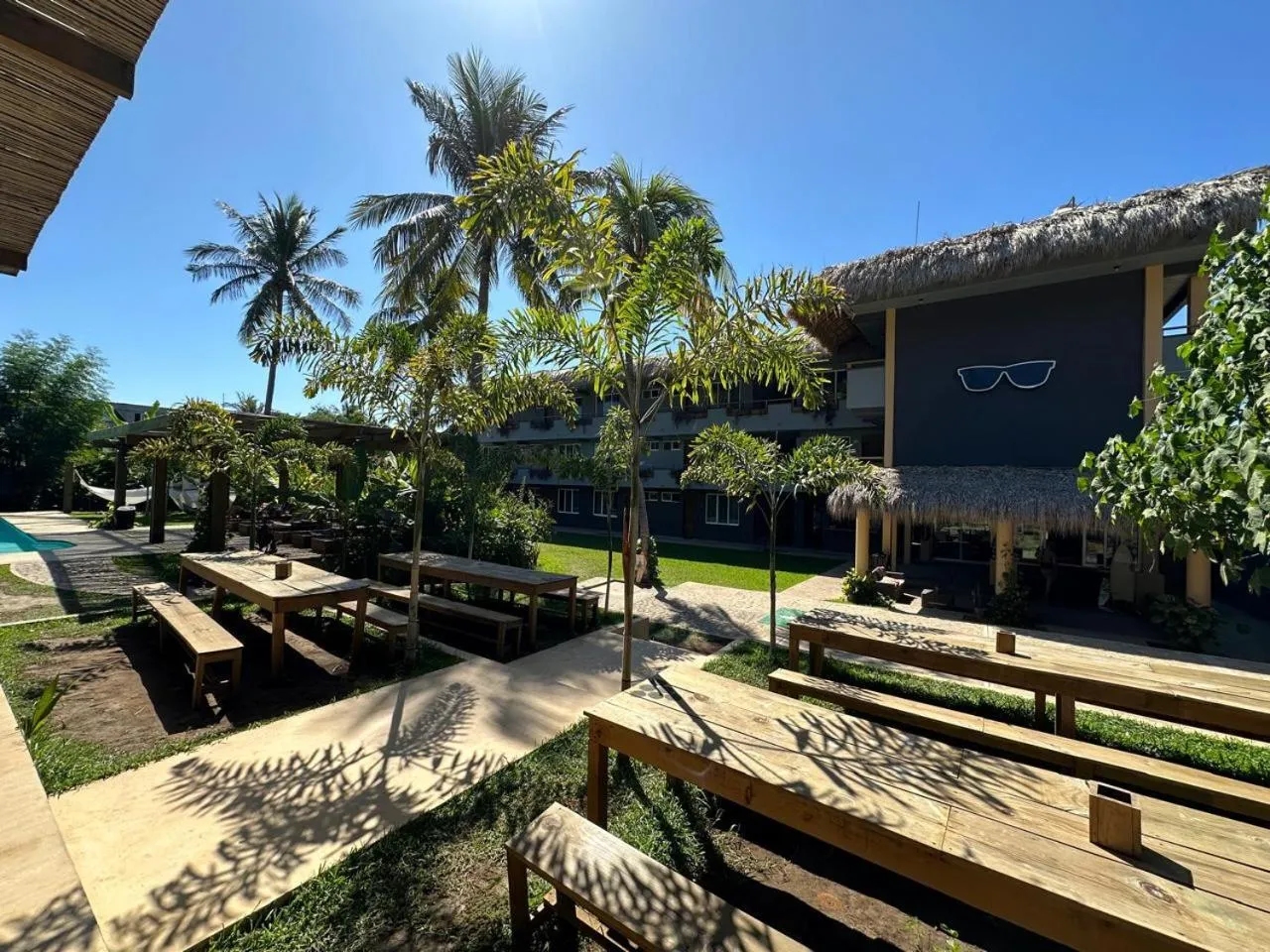 Property building in Straw Hat Surf Hostel & Bar