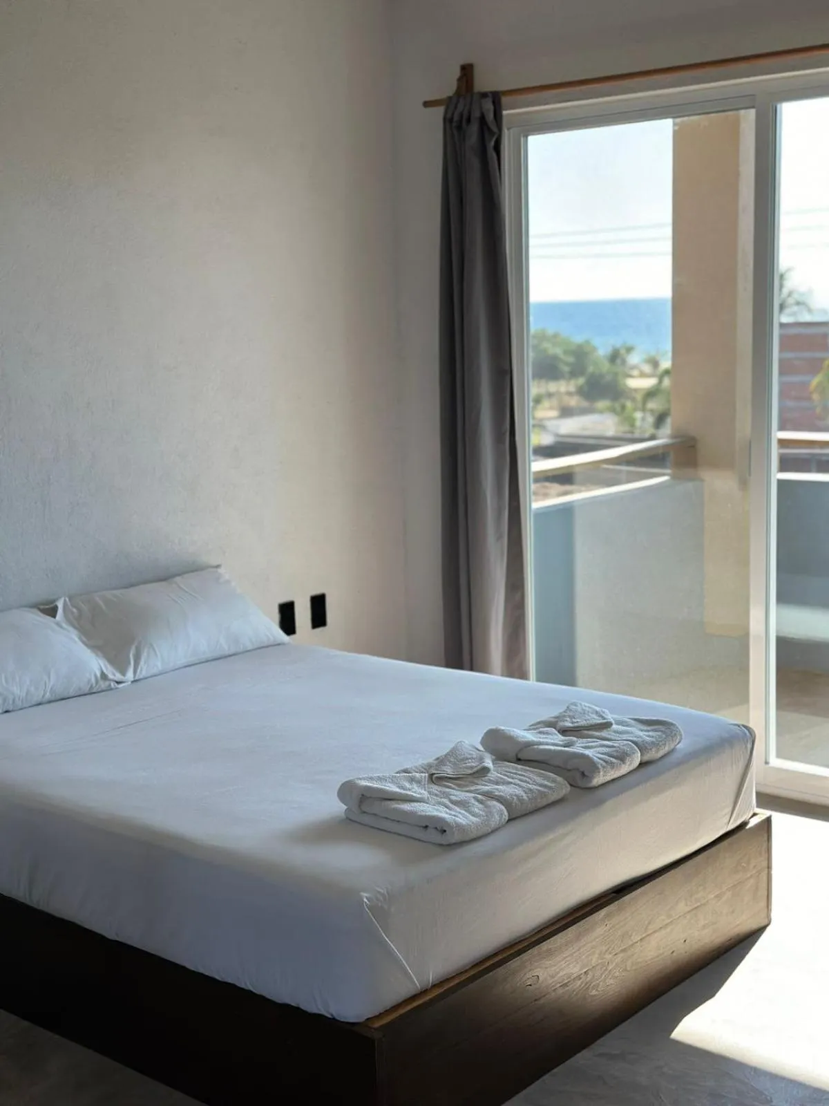 Bedroom, Bed in Straw Hat Surf Hostel & Bar