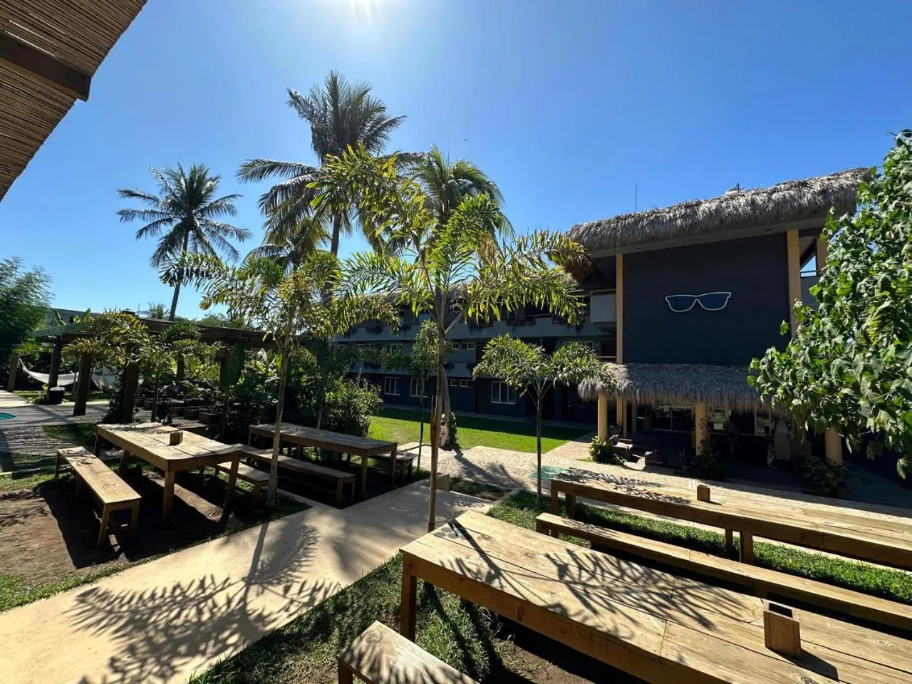 Property building in Straw Hat Surf Hostel & Bar