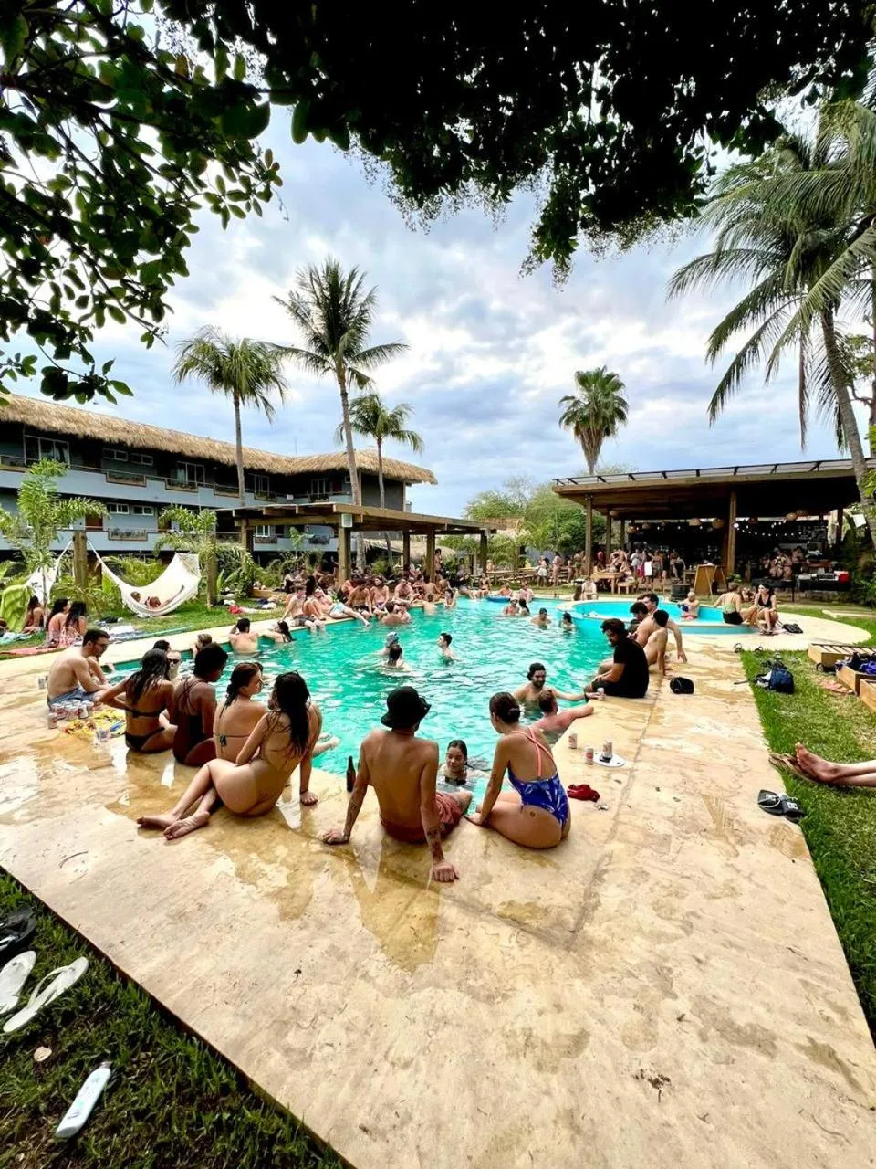 Property building in Straw Hat Surf Hostel & Bar