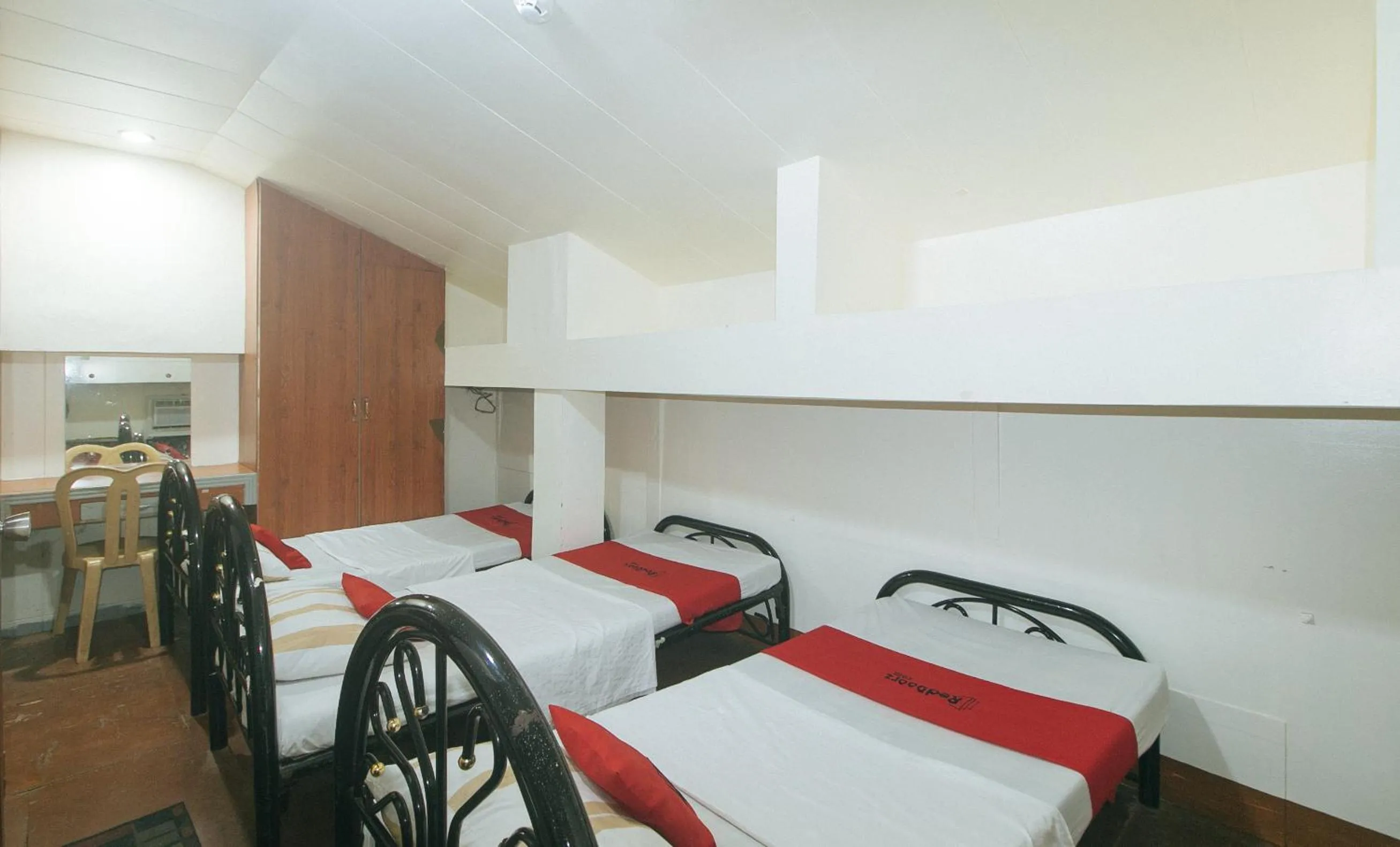 Bed in RedDoorz @ Plaza La Paz Iloilo City