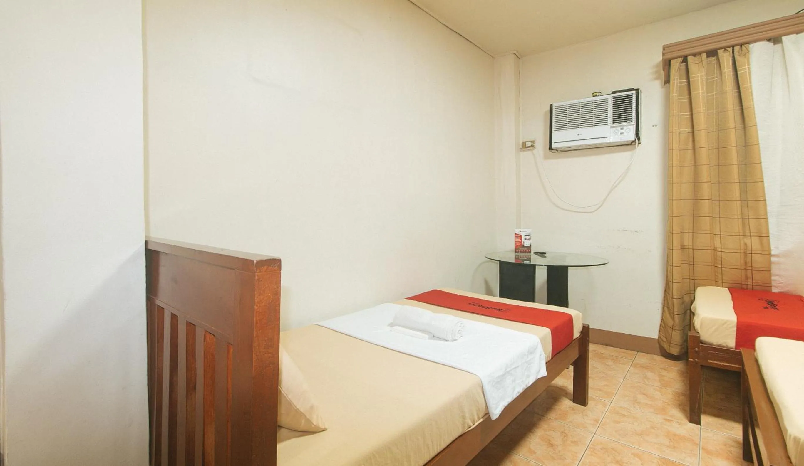 Bed in RedDoorz @ Plaza La Paz Iloilo City