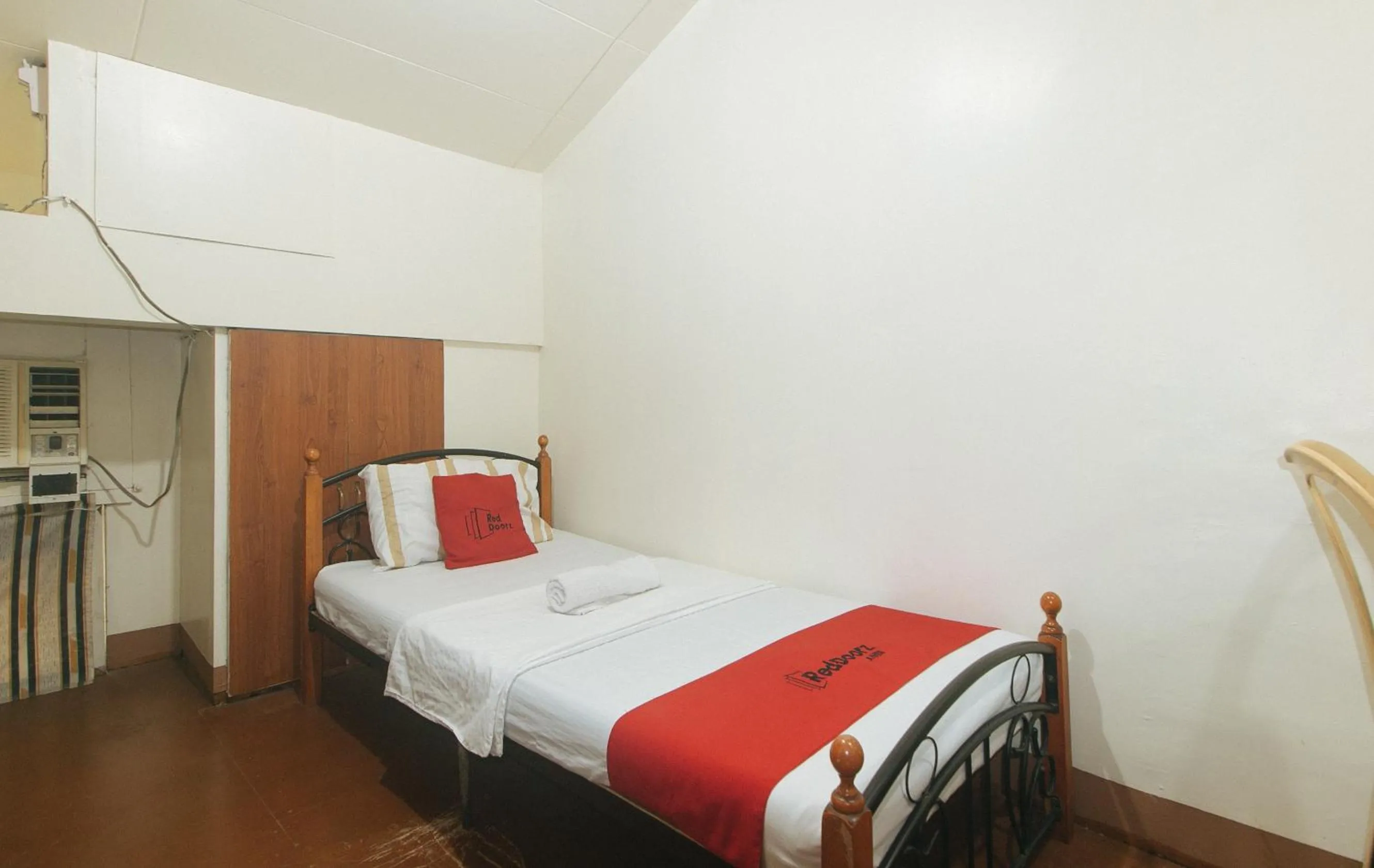 Bed in RedDoorz @ Plaza La Paz Iloilo City