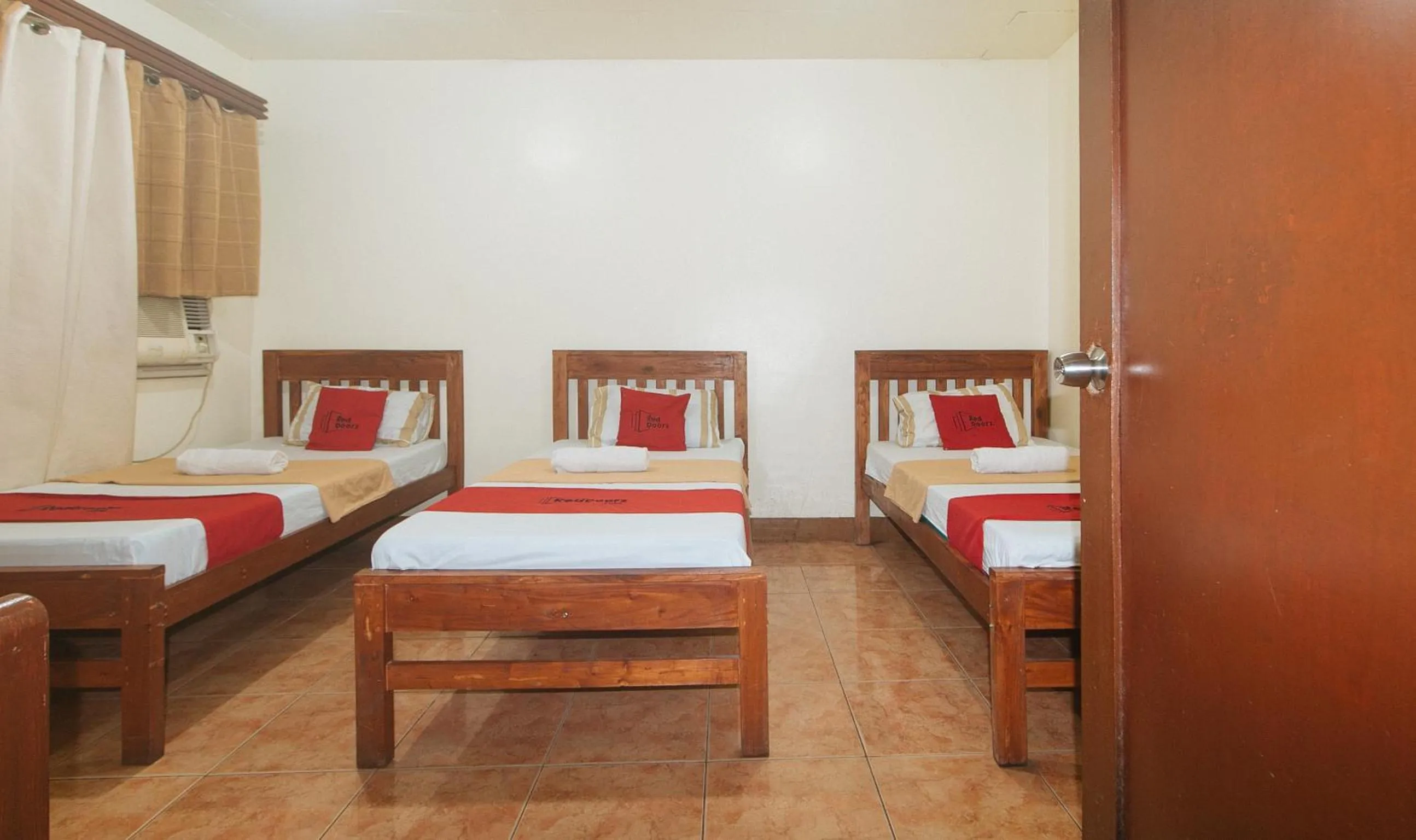 Bed in RedDoorz @ Plaza La Paz Iloilo City