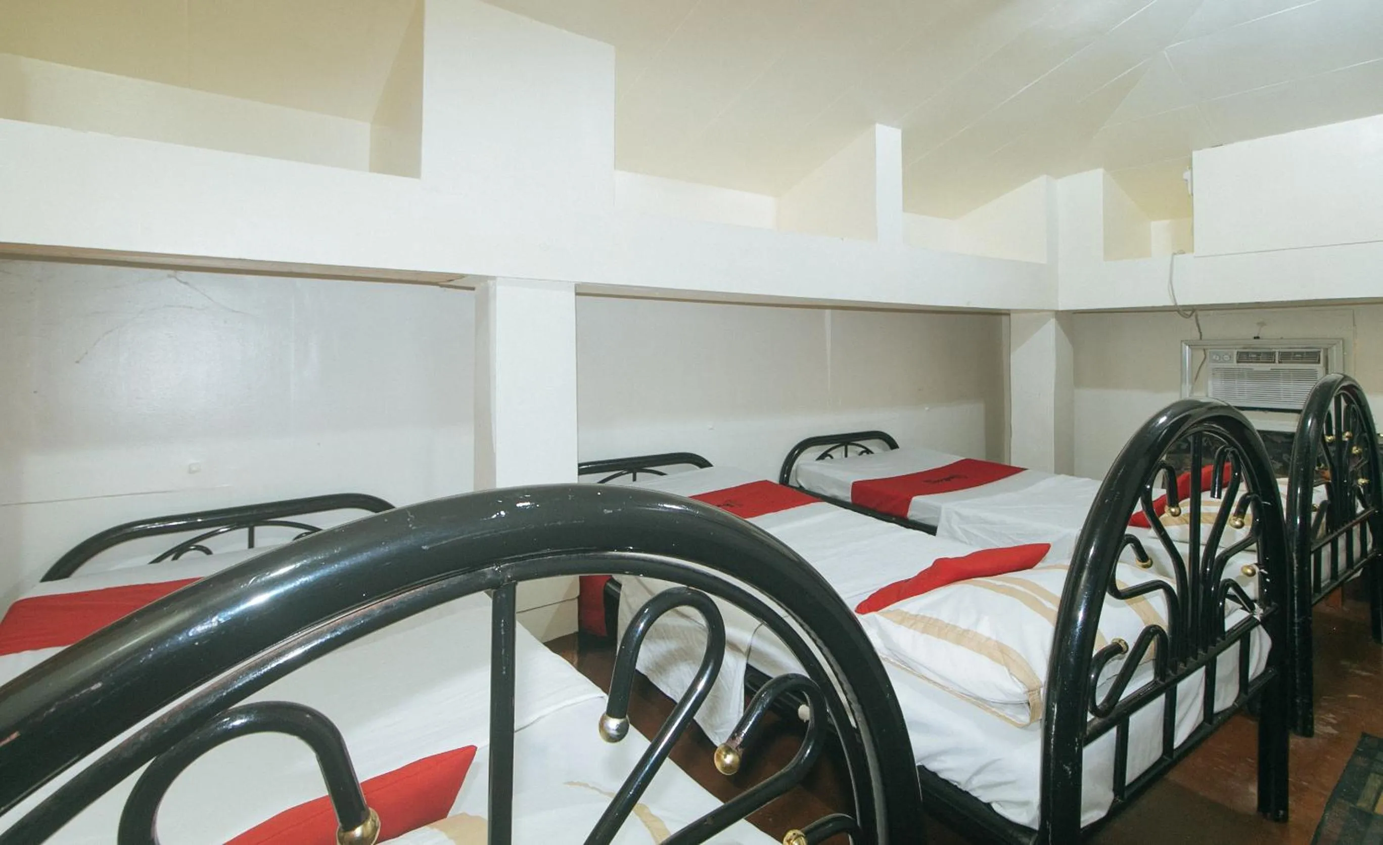 Bed in RedDoorz @ Plaza La Paz Iloilo City