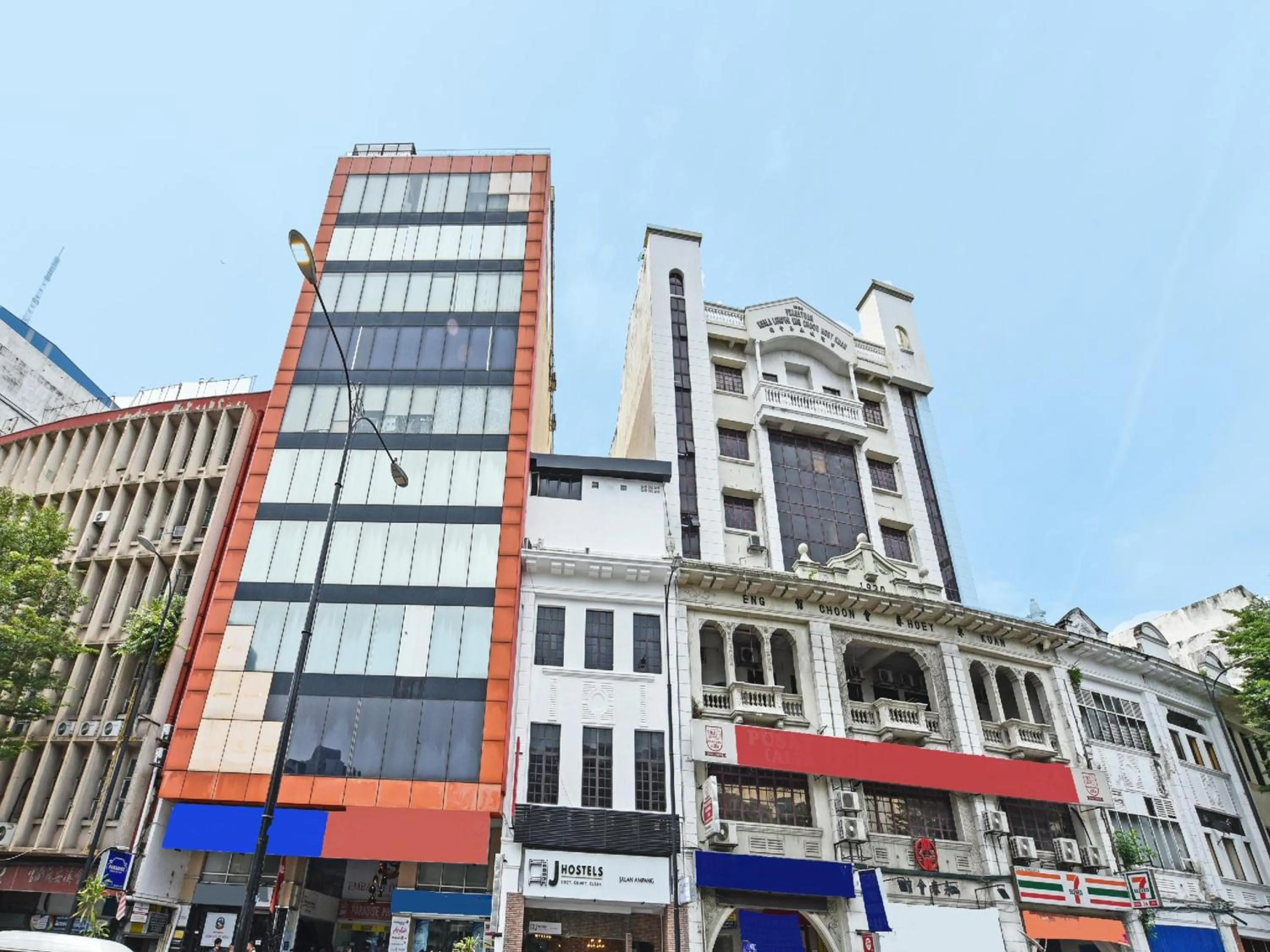 Neighbourhood in Super OYO 90572 J Hotel Masjid India