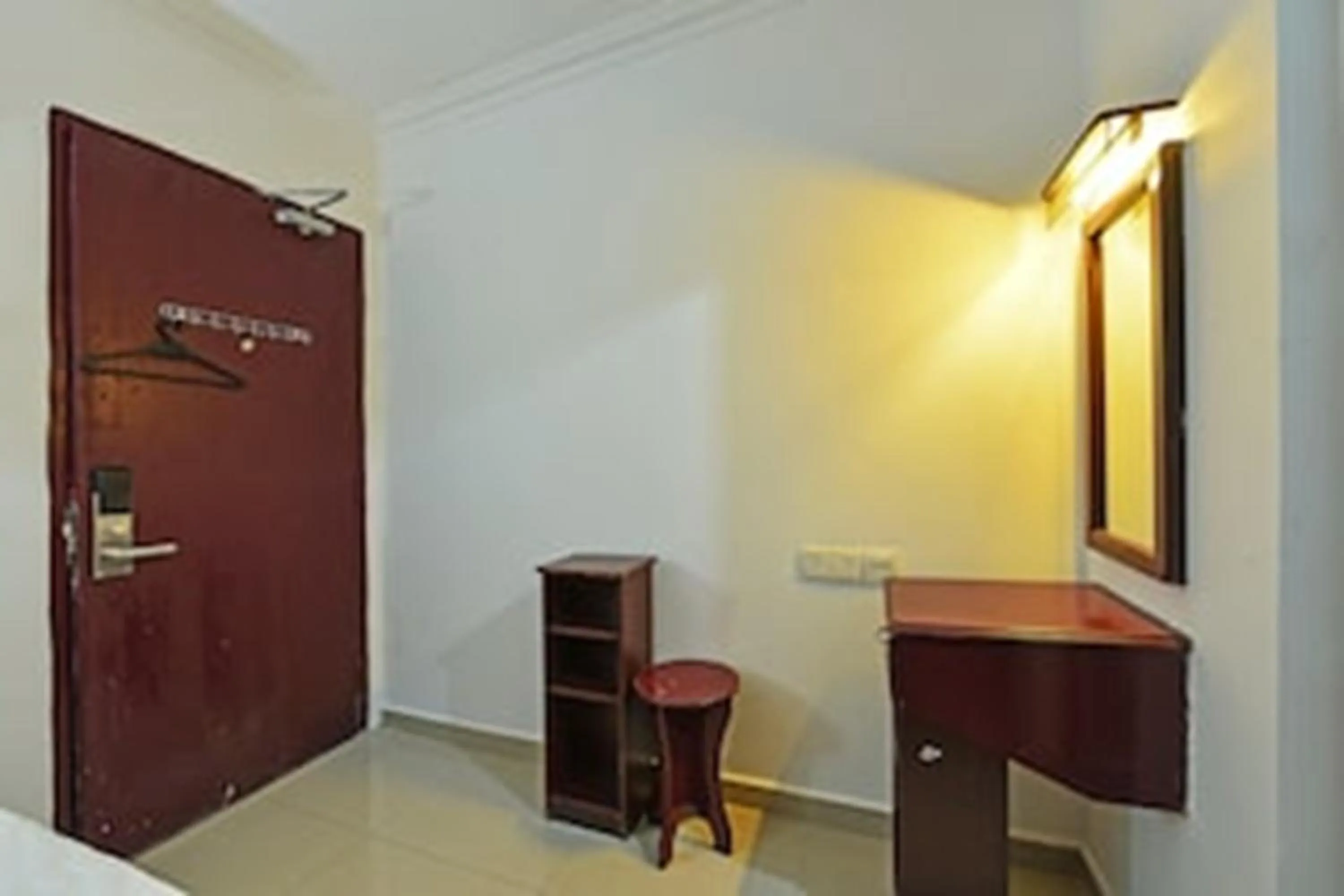 Dining area in Super OYO 90572 J Hotel Masjid India