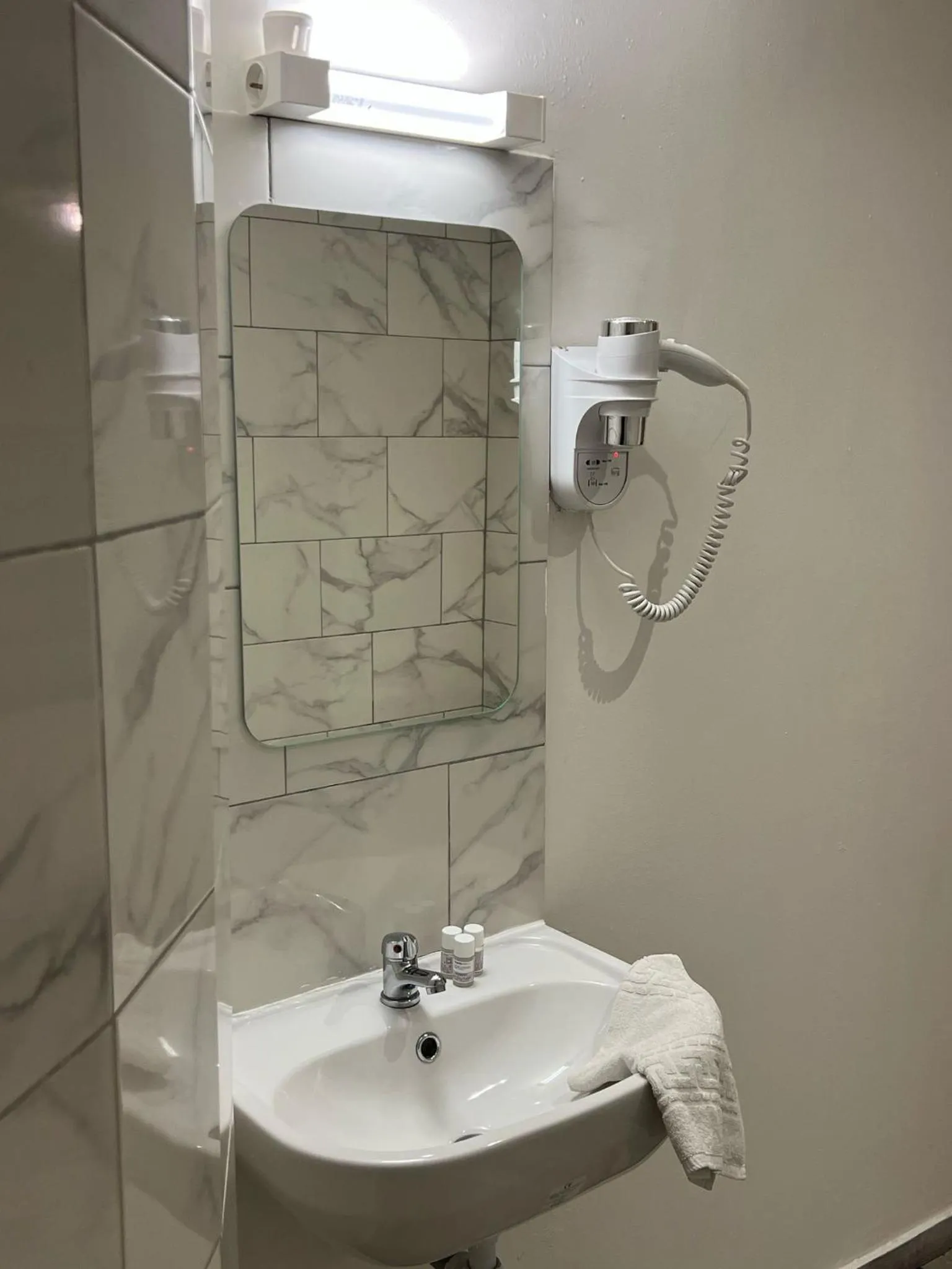 Le Montclair Montmartre by River