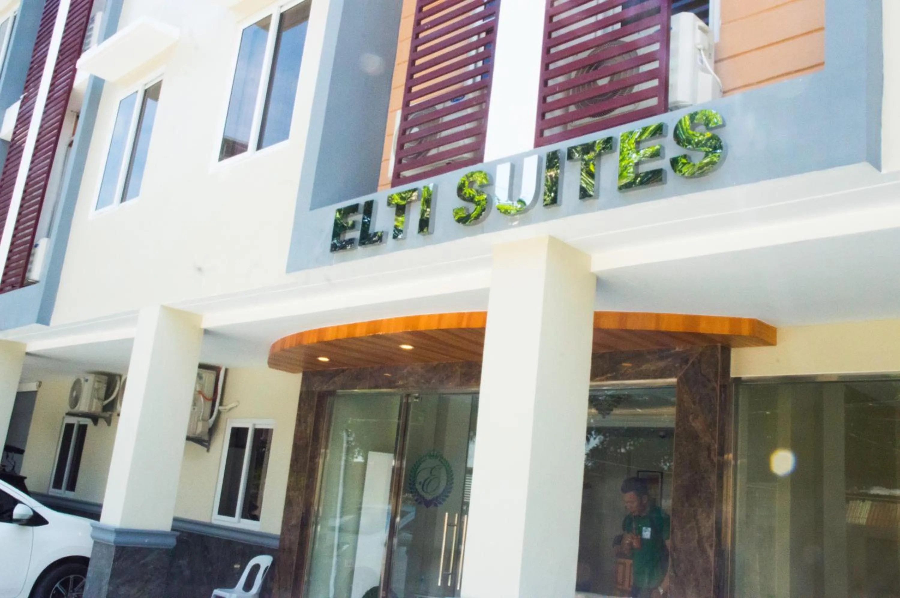 Facade/entrance in ELTI SUITES By Bluebookers