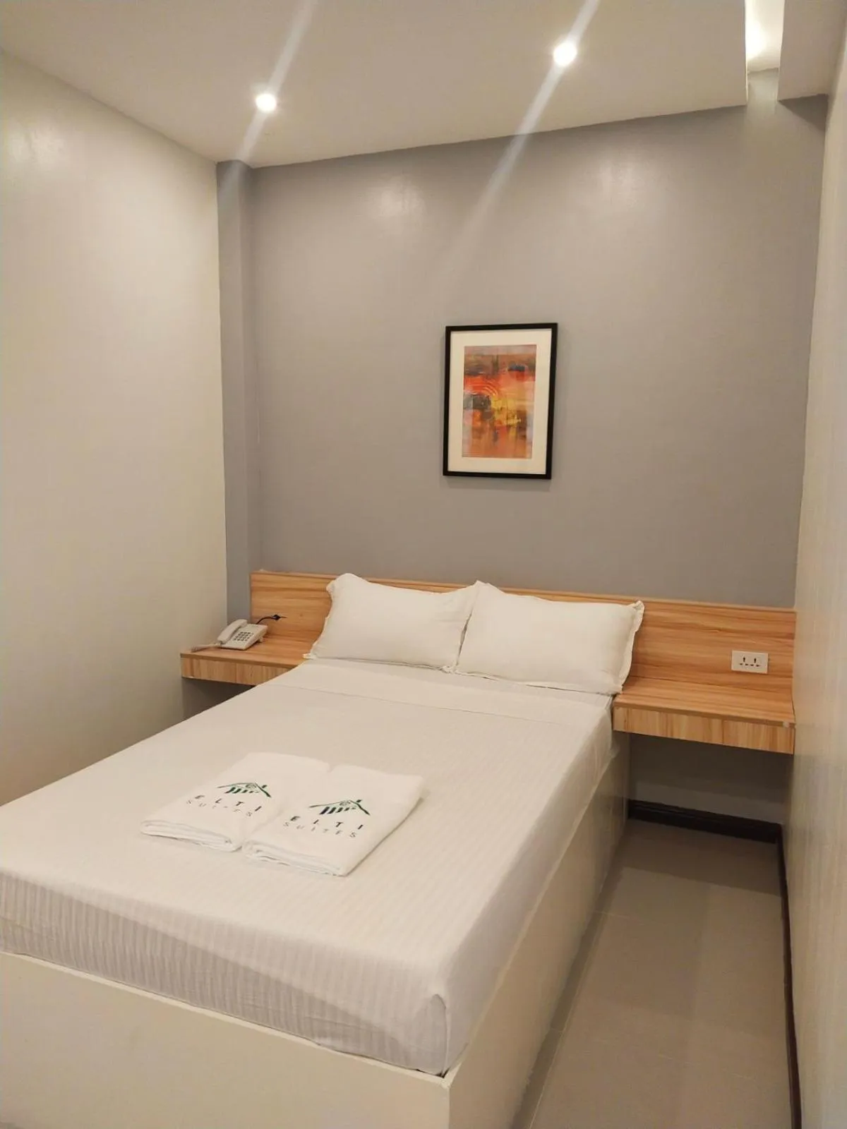 Bed in ELTI SUITES By Bluebookers