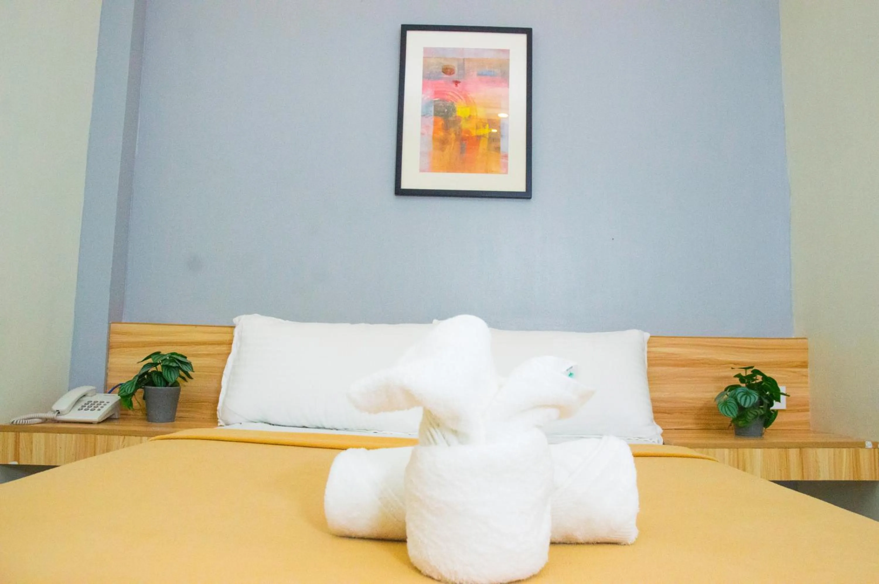 Bed in ELTI SUITES By Bluebookers