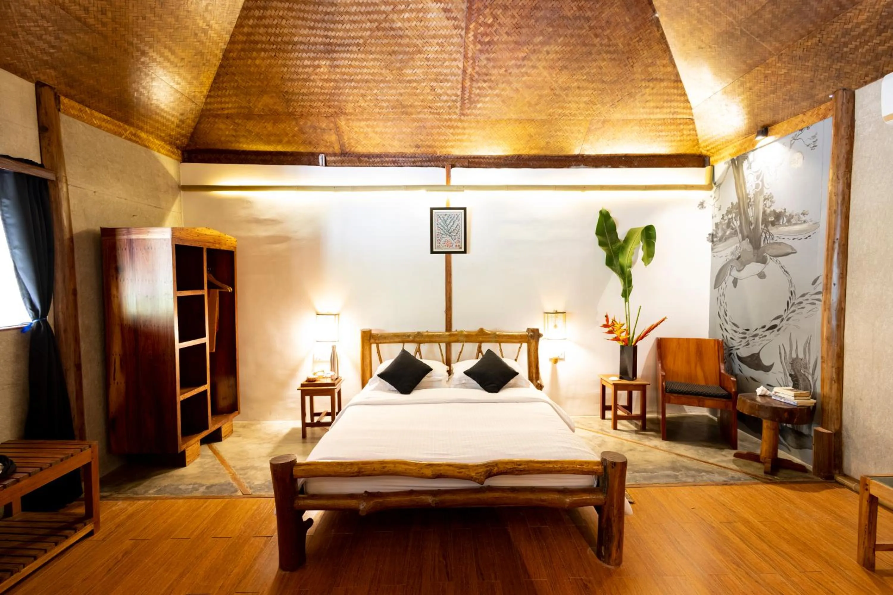 Bedroom, Bed in Wild Orchid