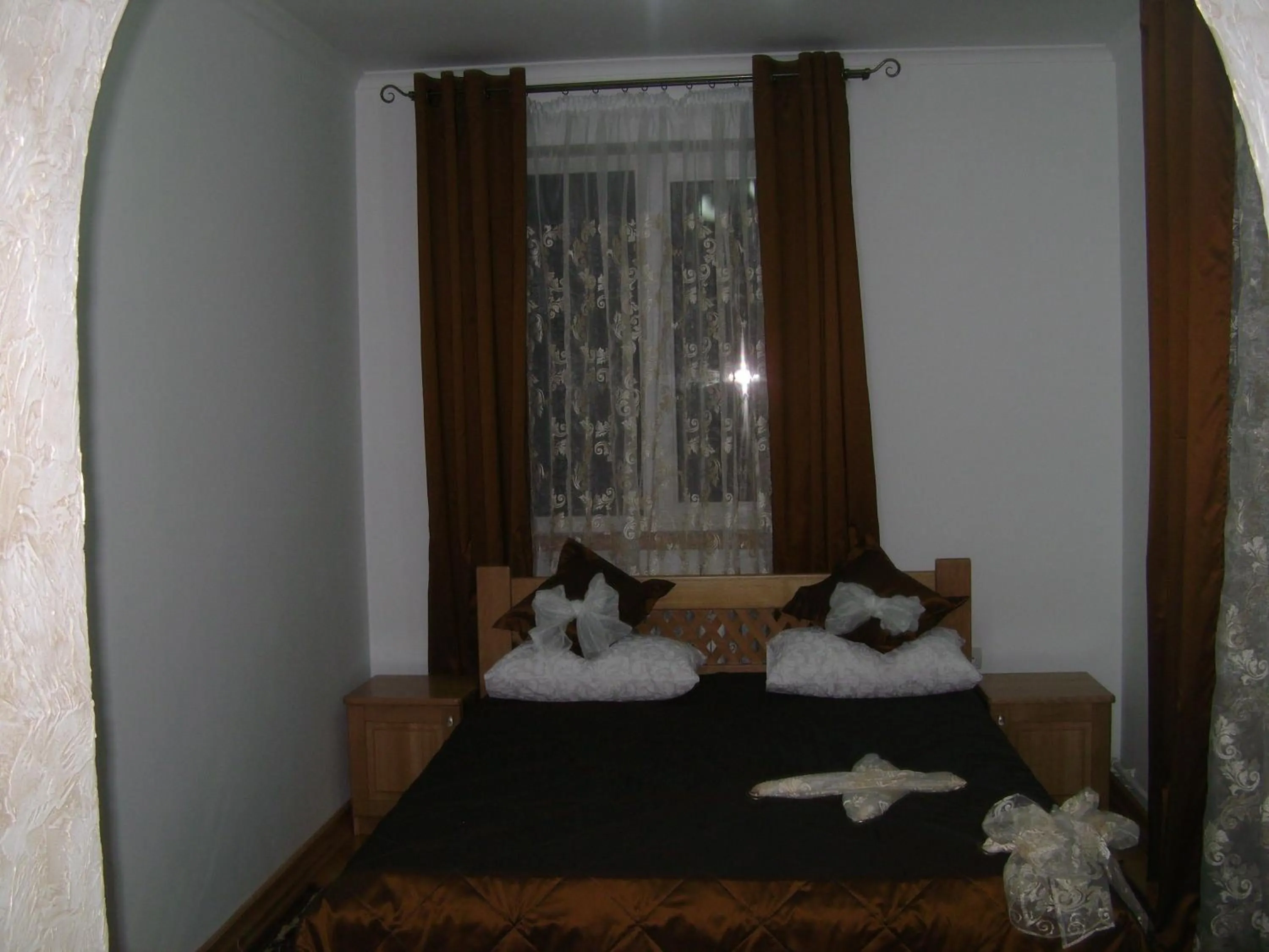 Photo of the whole room, Bed in Glanz