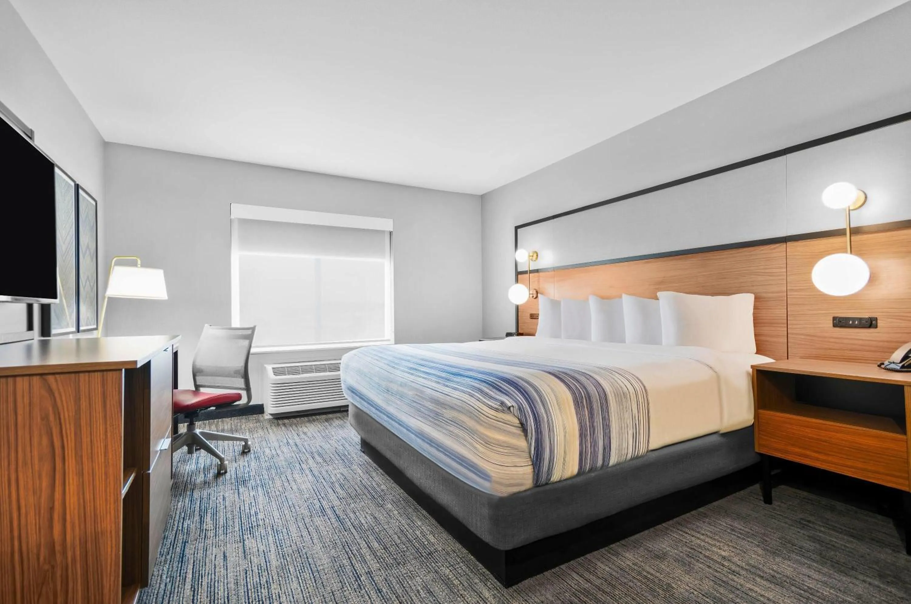 Photo of the whole room, Bed in AmericInn by Wyndham International Falls