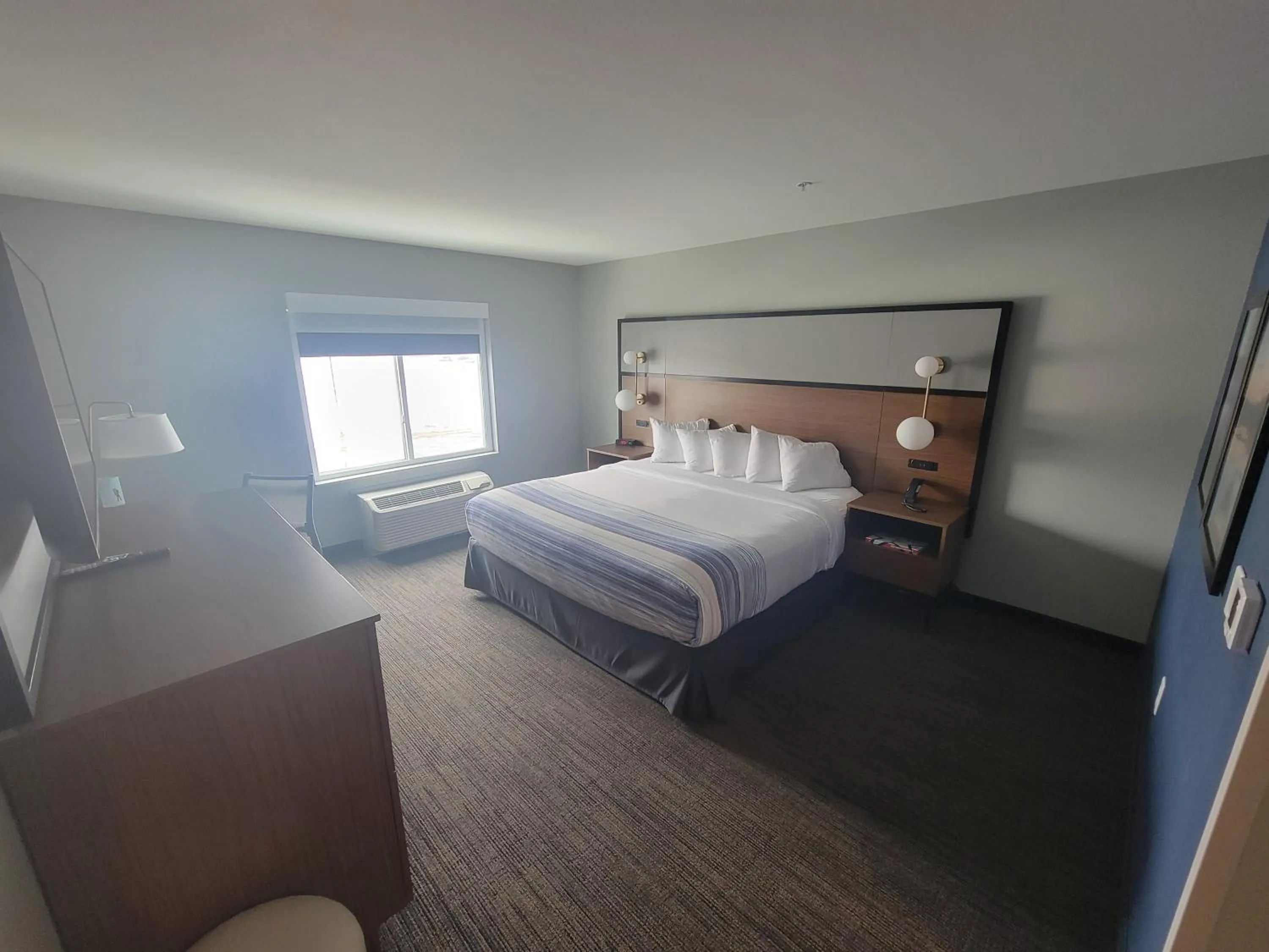 Facility for disabled guests, Bed in AmericInn by Wyndham International Falls