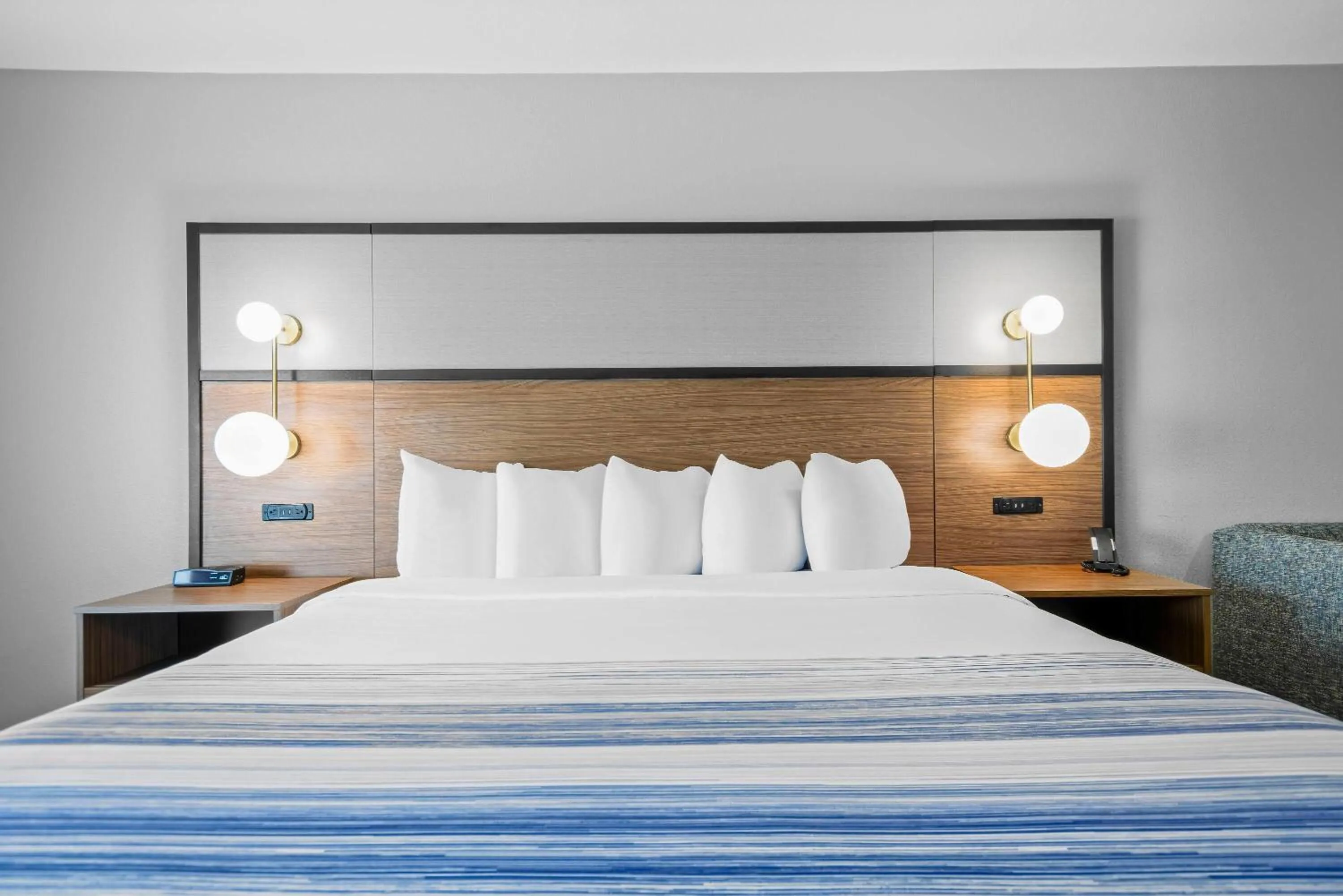 Photo of the whole room, Bed in AmericInn by Wyndham International Falls