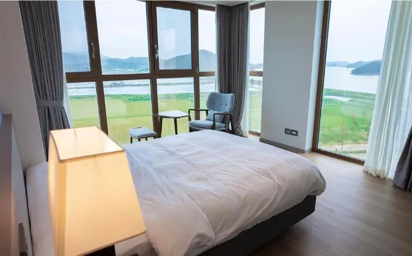 Superior Family Room in Ramada Plaza by Wyndham Jaeun Superior Family Room in Ramada Plaza by Wyndham Jaeun