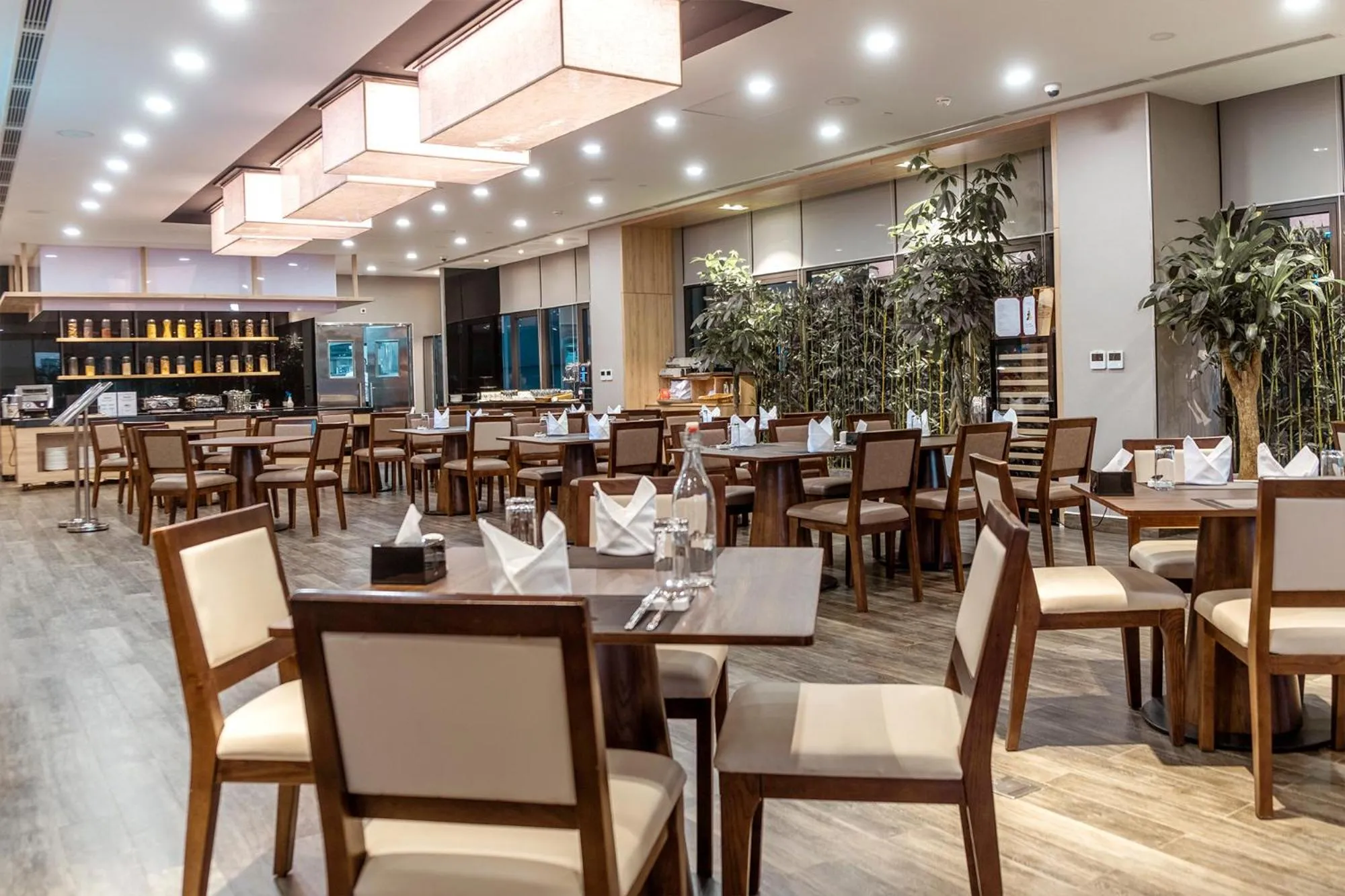 Restaurant/places to eat in KOVIE HOTEL