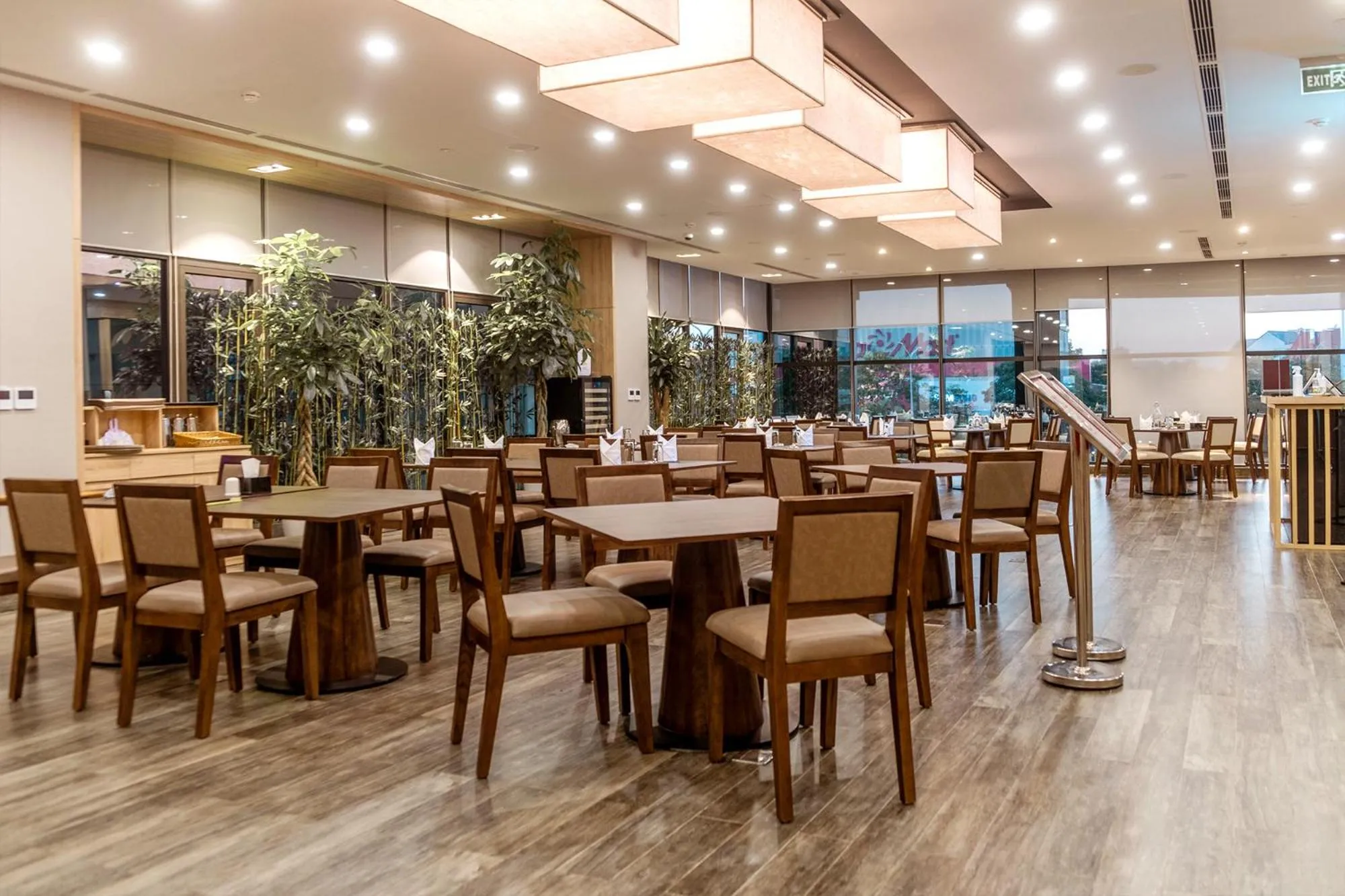 Restaurant/places to eat in KOVIE HOTEL
