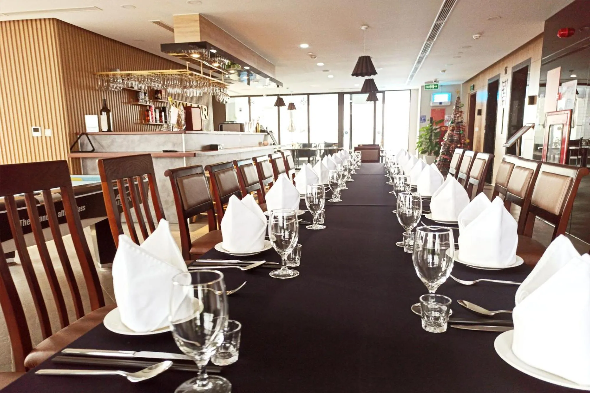 Restaurant/places to eat in KOVIE HOTEL