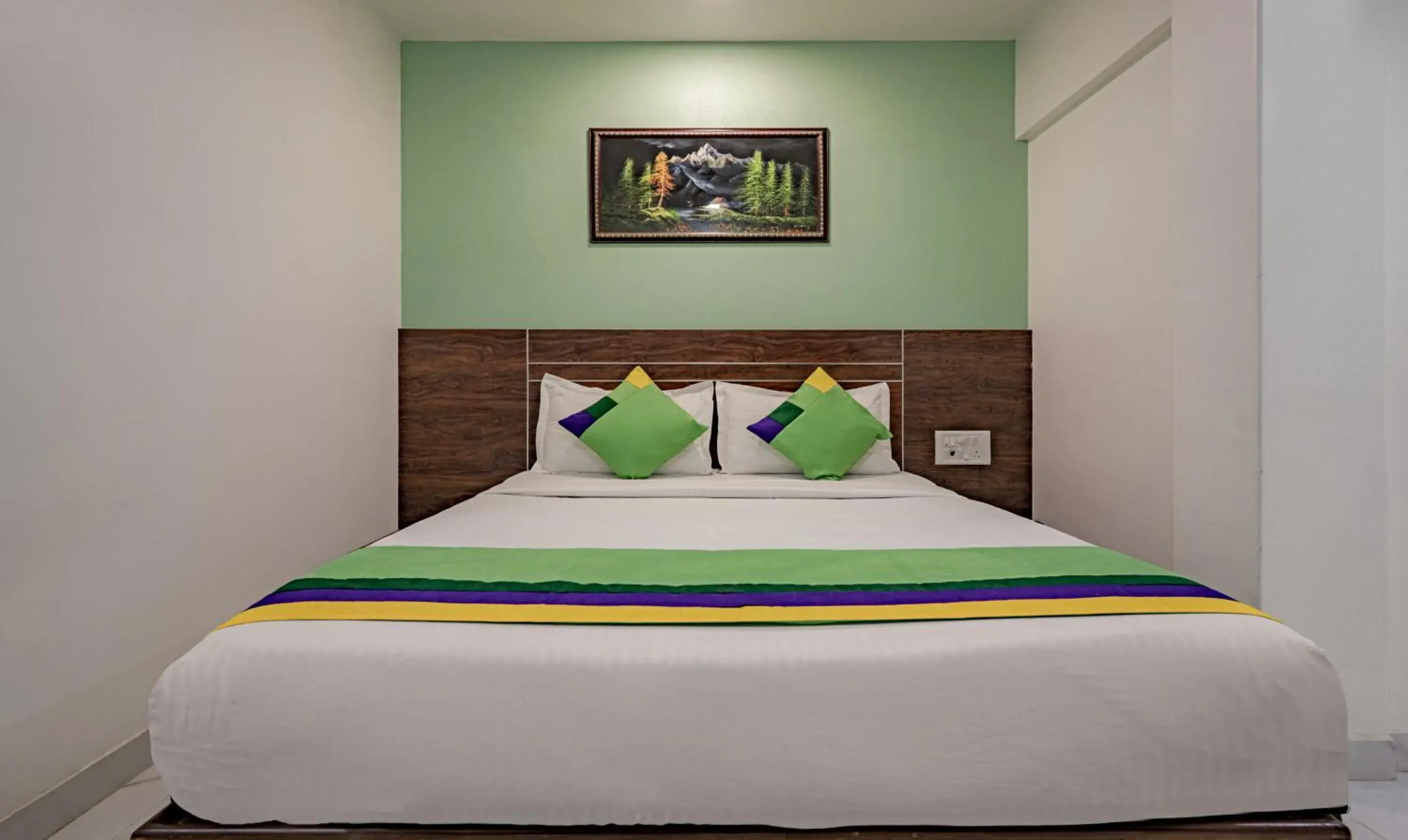Bedroom, Bed in Treebo Atithi Inn Malad Bedroom, Bed in Treebo Atithi Inn Malad