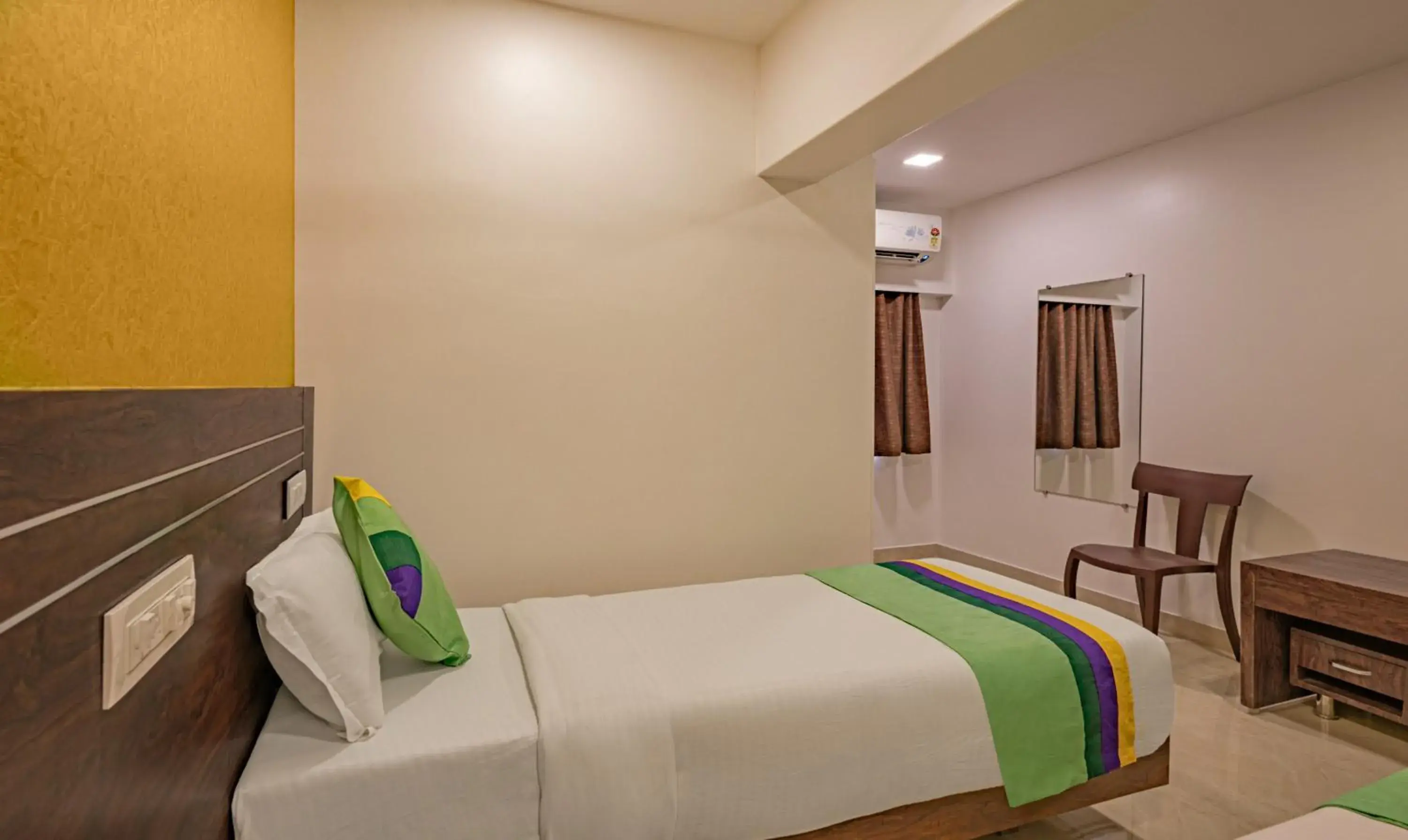 Bedroom, Bed in Treebo Atithi Inn Malad Bedroom, Bed in Treebo Atithi Inn Malad