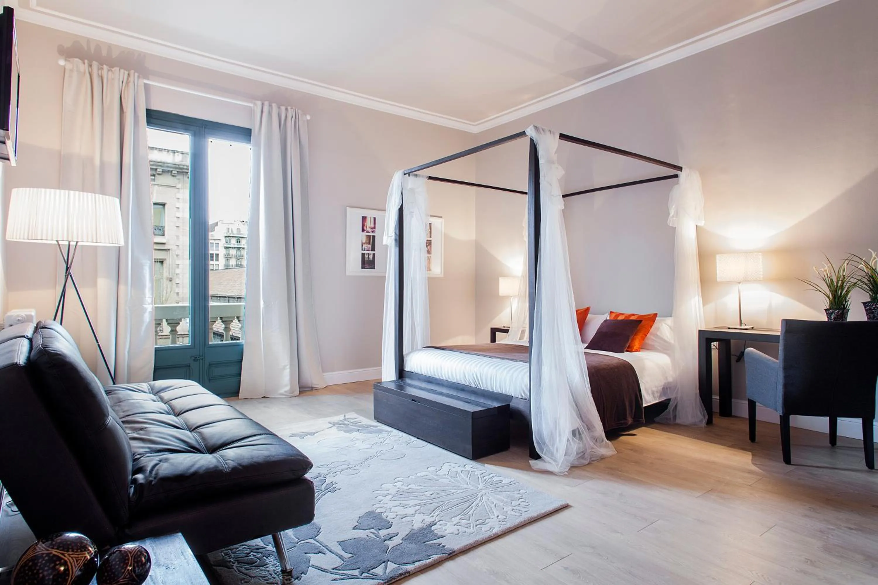 BacHome Gallery B&B